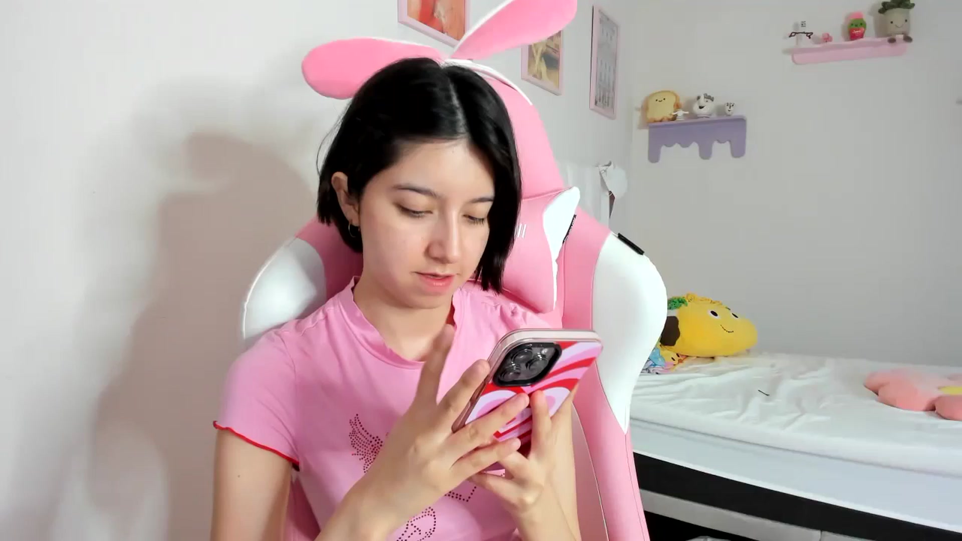 Gallery image thumbnail from Cherrycute666's myfreecams stream on, 09/14/2023, 01:18 image 3 of 20