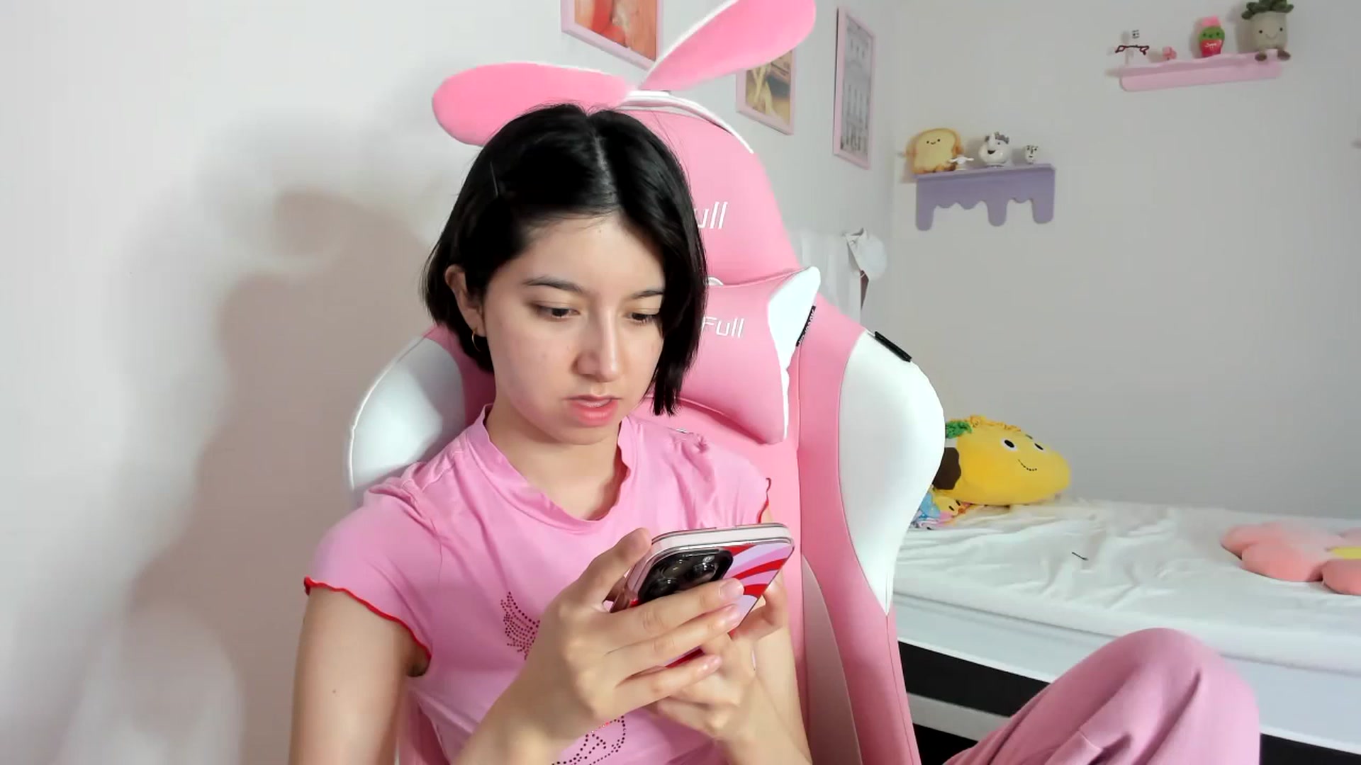 Gallery image thumbnail from Cherrycute666's myfreecams stream on, 09/14/2023, 01:18 image 6 of 20