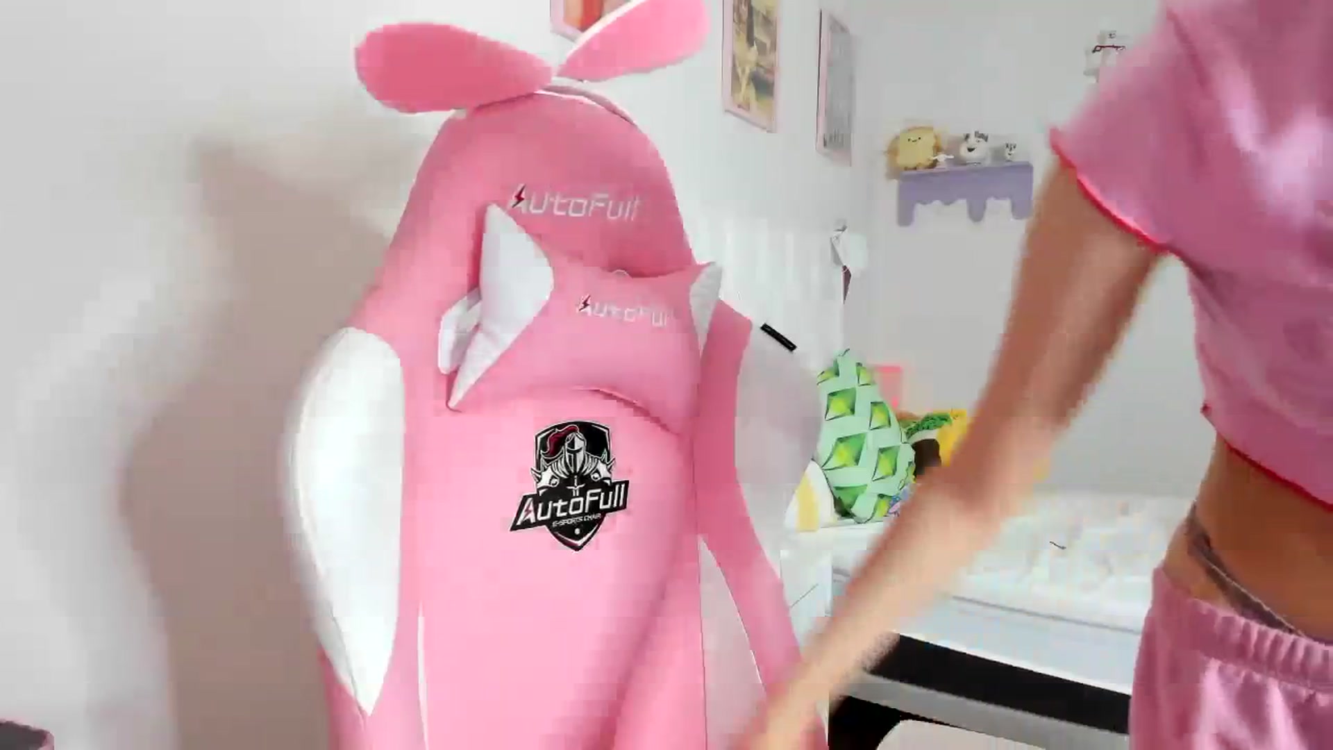 Gallery image thumbnail from Cherrycute666's myfreecams stream on, 09/14/2023, 01:18 image 14 of 20