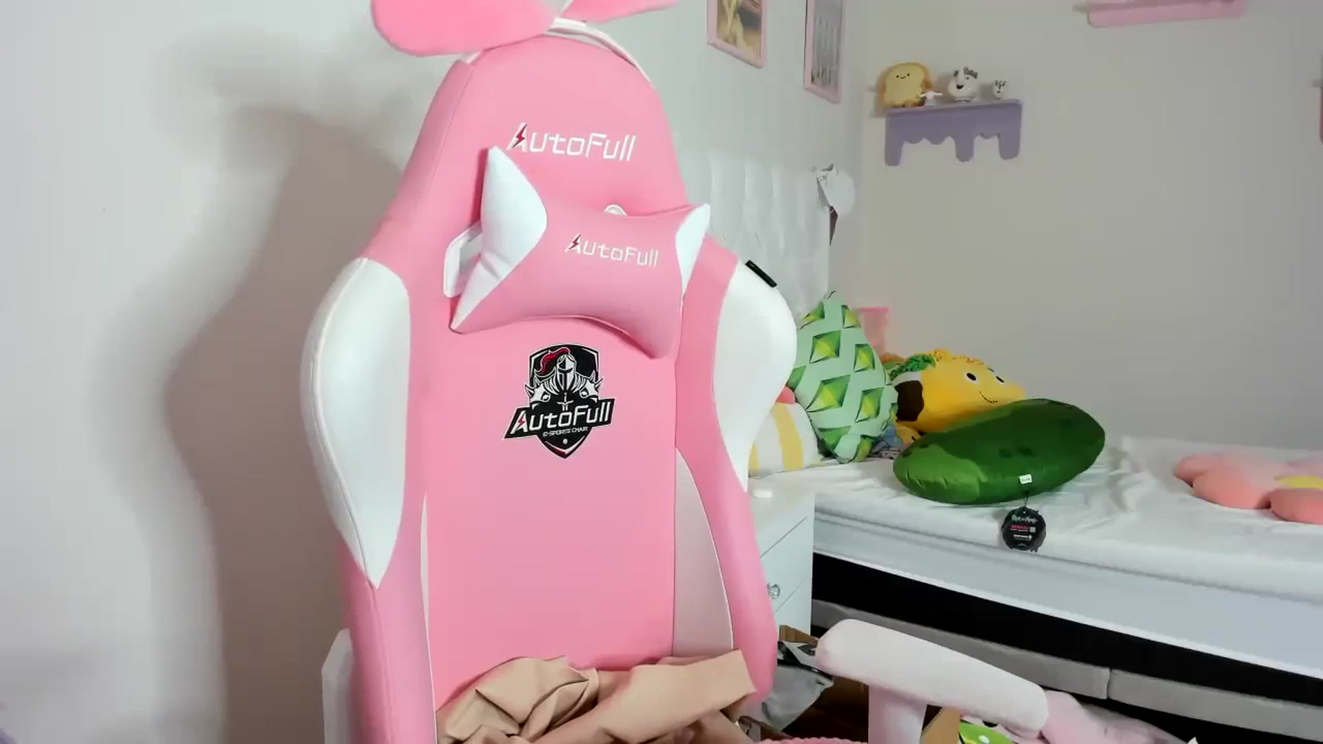 Gallery image thumbnail from Cherrycute666's myfreecams stream on, 09/14/2023, 02:01 image 9 of 20