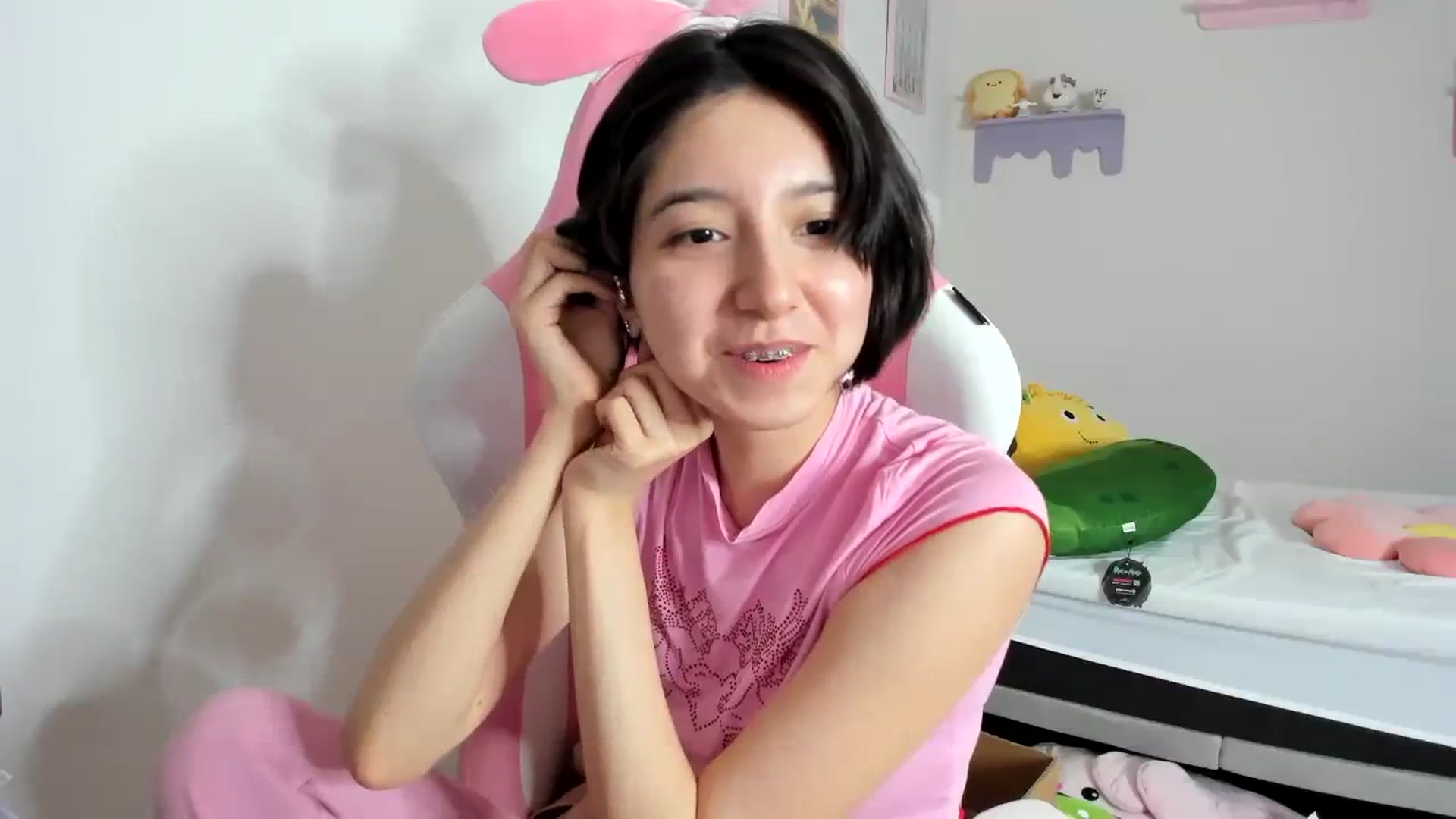 Gallery image thumbnail from Cherrycute666's myfreecams stream on, 09/14/2023, 02:01 image 8 of 20