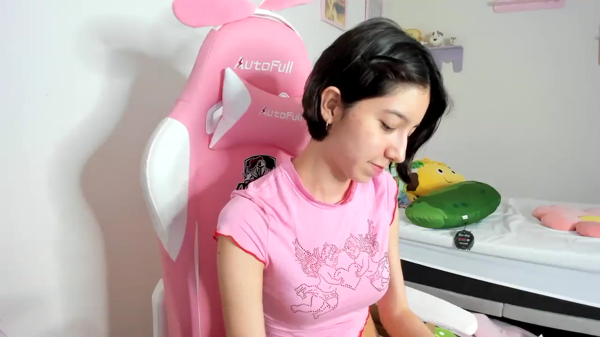 Gallery image thumbnail from Cherrycute666's myfreecams stream on, 09/14/2023, 02:01 image 2 of 20