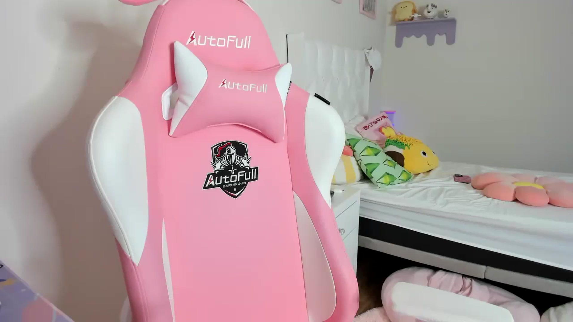 Gallery image thumbnail from Cherrycute666's myfreecams stream on, 09/14/2023, 07:16 image 20 of 20