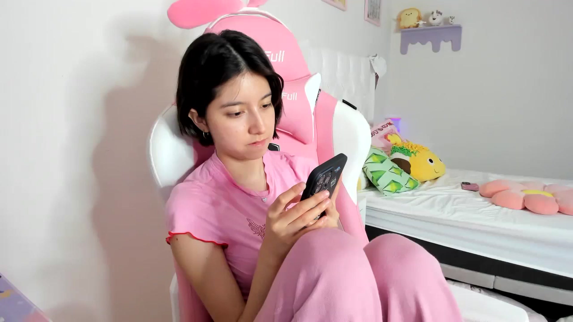 Gallery image thumbnail from Cherrycute666's myfreecams stream on, 09/14/2023, 07:16 image 12 of 20