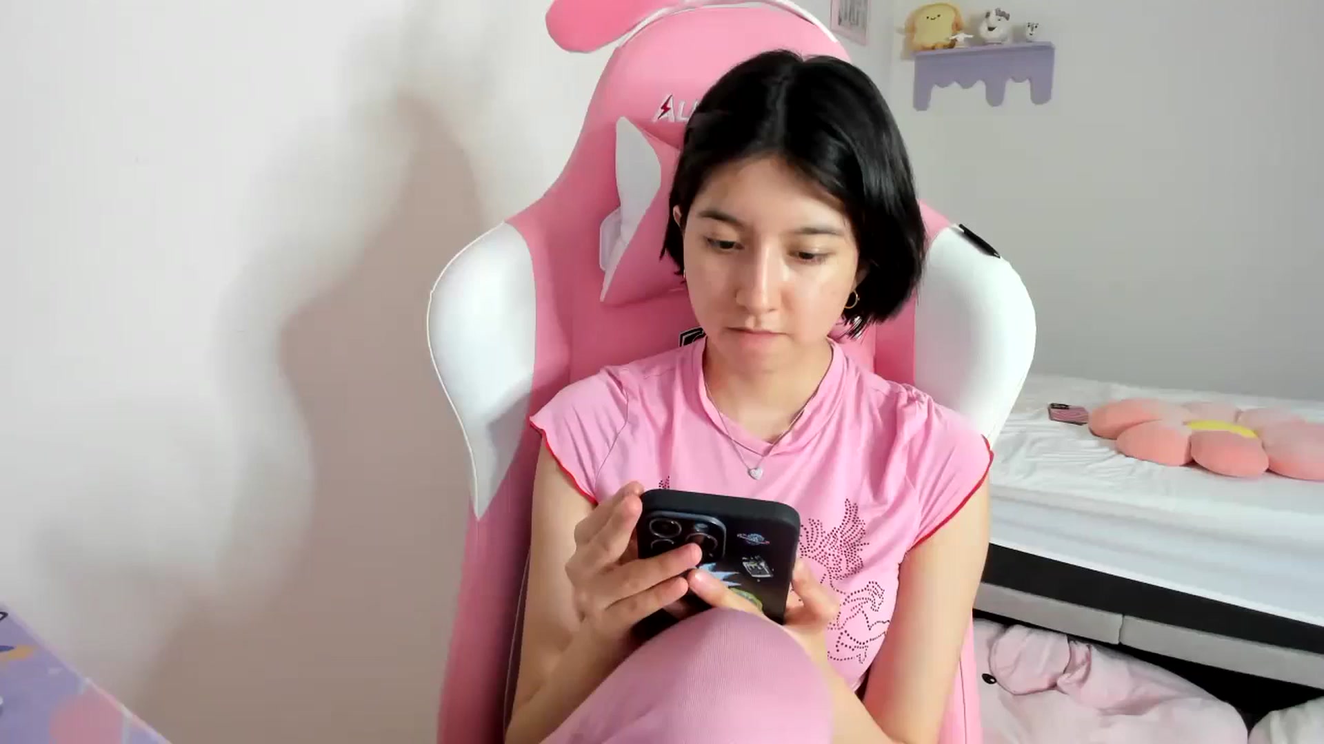 Gallery image thumbnail from Cherrycute666's myfreecams stream on, 09/14/2023, 07:16 image 17 of 20