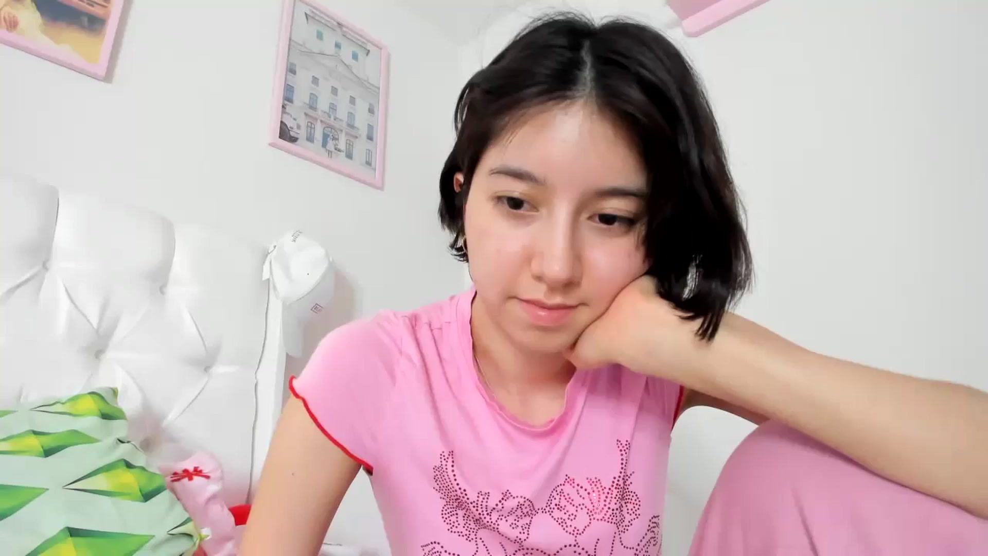 Gallery image thumbnail from Cherrycute666's myfreecams stream on, 09/14/2023, 08:39 image 18 of 20