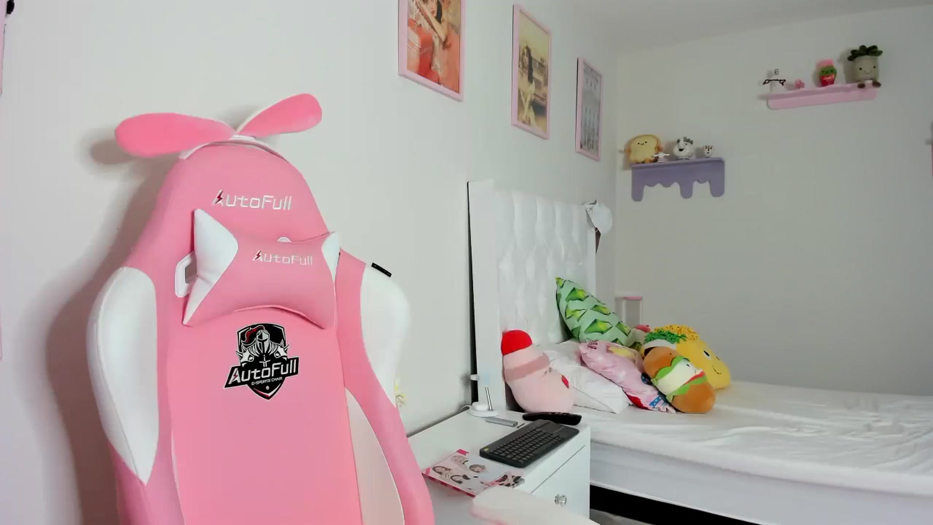 Gallery image thumbnail from Cherrycute666's myfreecams stream on, 09/15/2023, 02:02 image 3 of 20