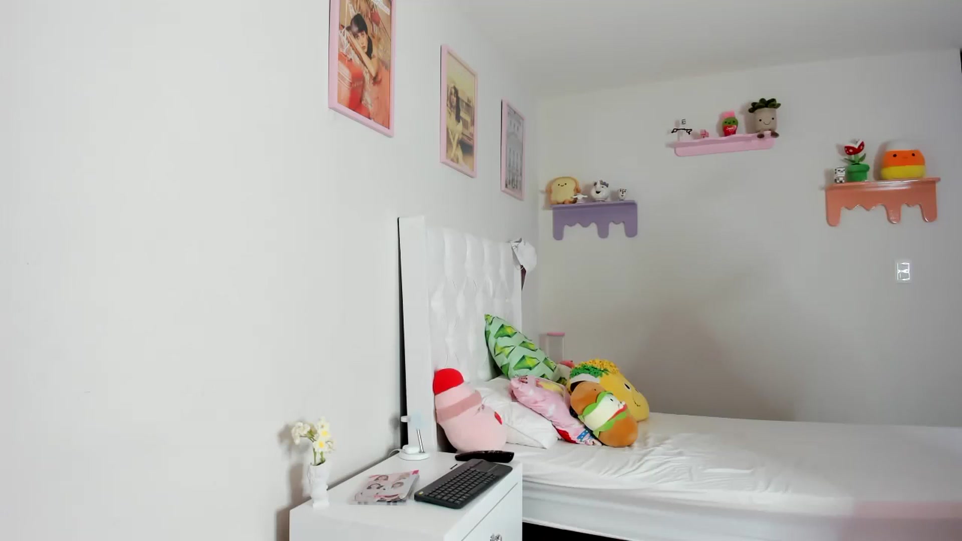 Gallery image thumbnail from Cherrycute666's myfreecams stream on, 09/15/2023, 07:39 image 6 of 20