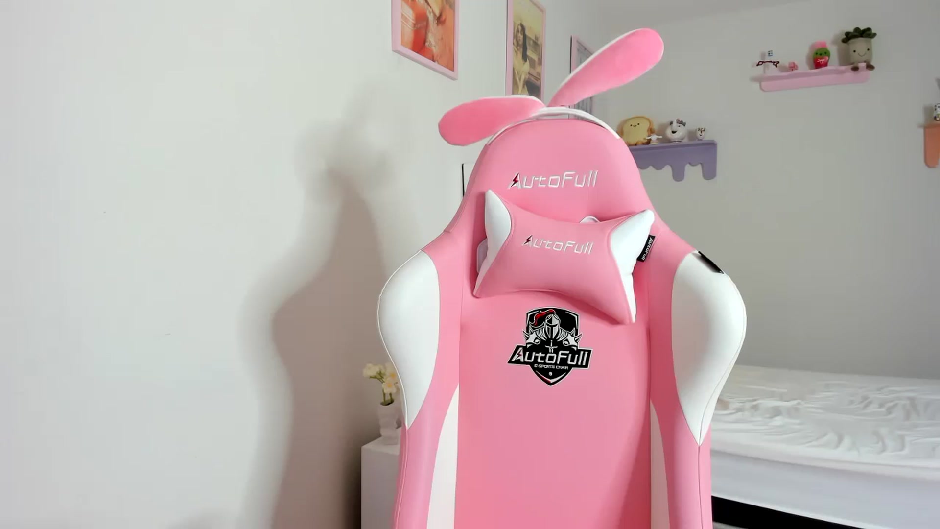 Gallery image thumbnail from Cherrycute666's myfreecams stream on, 09/15/2023, 07:39 image 18 of 20