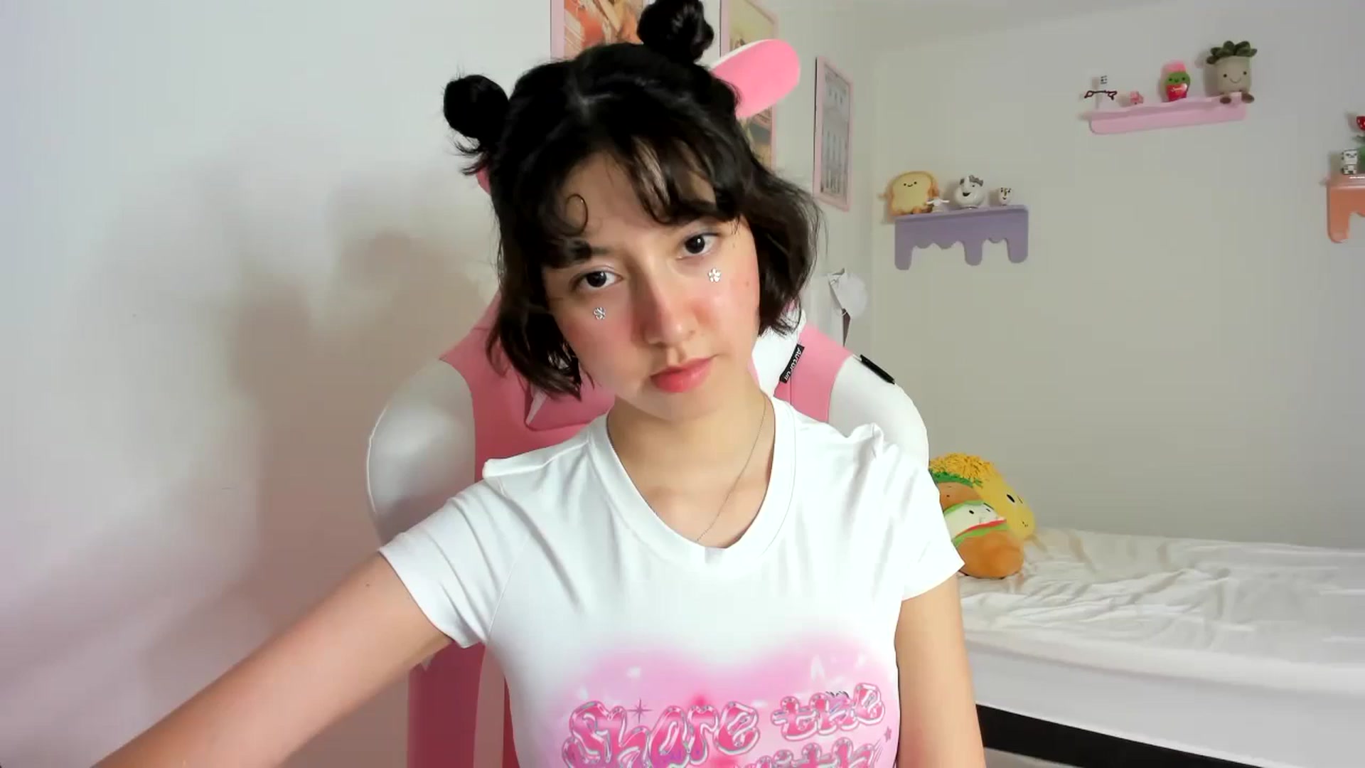Gallery image thumbnail from Cherrycute666's myfreecams stream on, 09/16/2023, 24:05 image 1 of 20