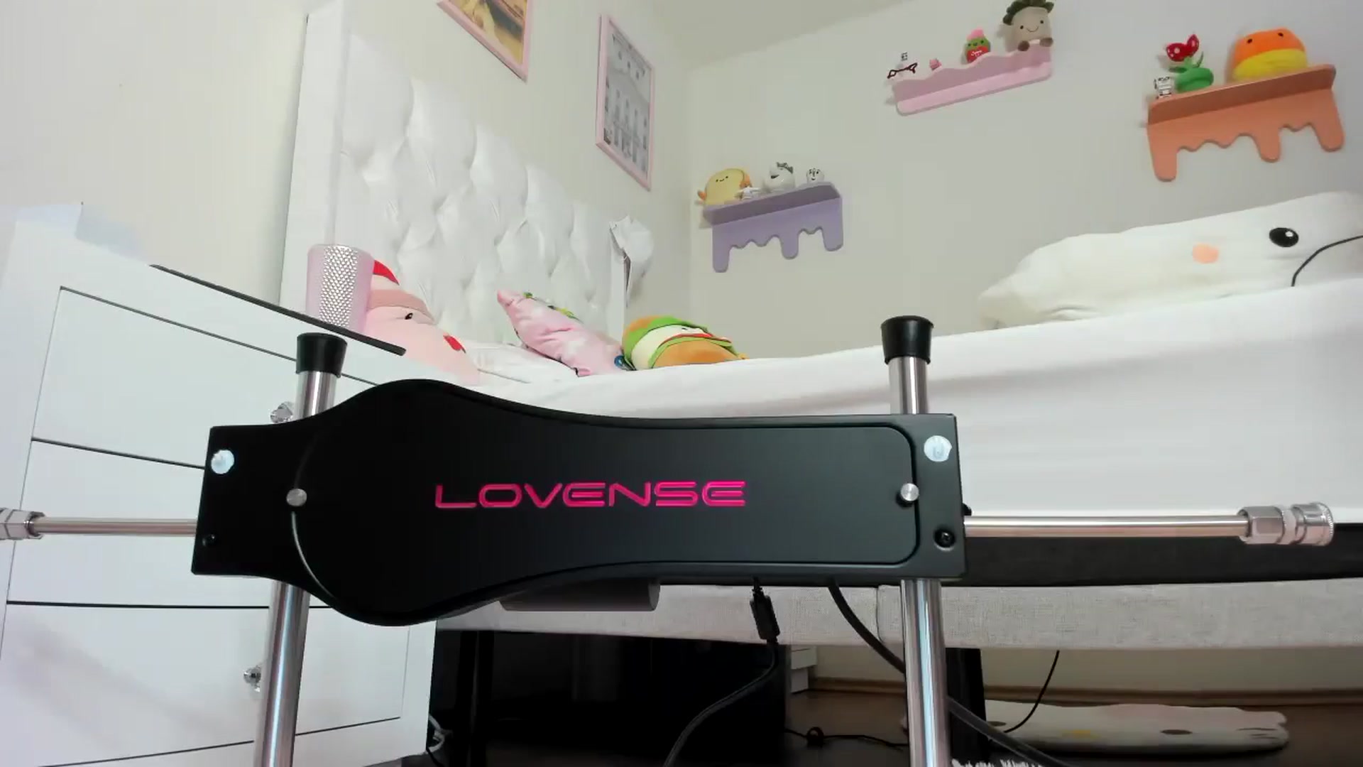 Gallery image thumbnail from Cherrycute666's myfreecams stream on, 09/16/2023, 24:05 image 14 of 20