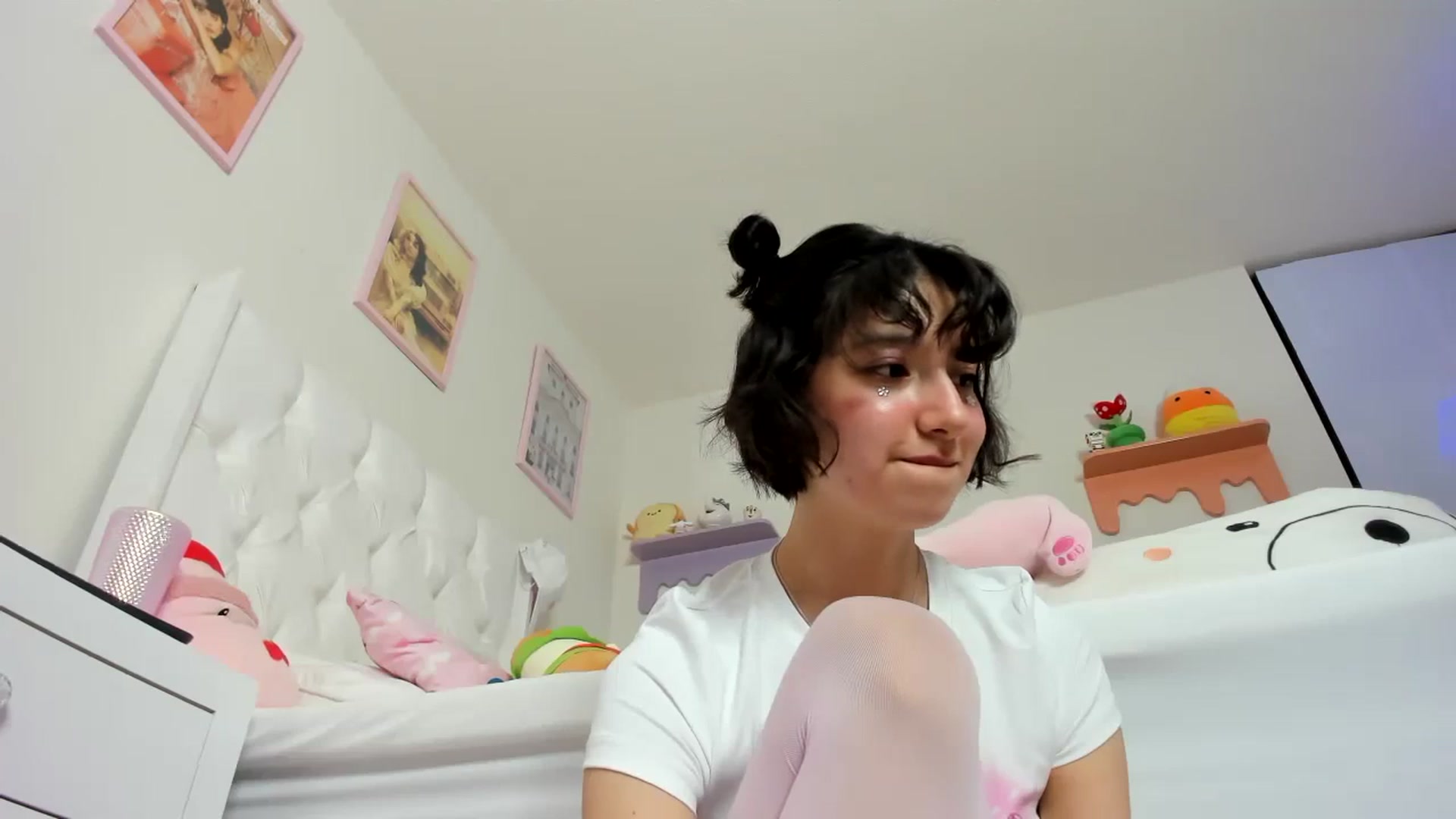 Gallery image thumbnail from Cherrycute666's myfreecams stream on, 09/16/2023, 24:05 image 18 of 20