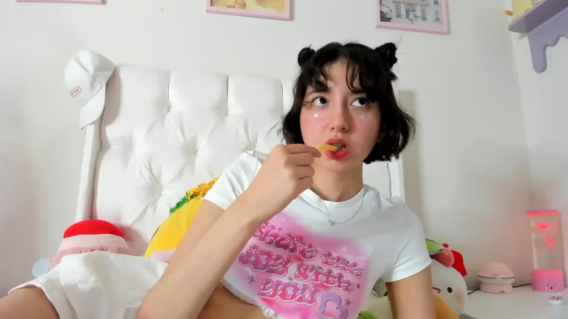 Gallery image thumbnail from Cherrycute666's myfreecams stream on, 09/16/2023, 05:31 image 6 of 20