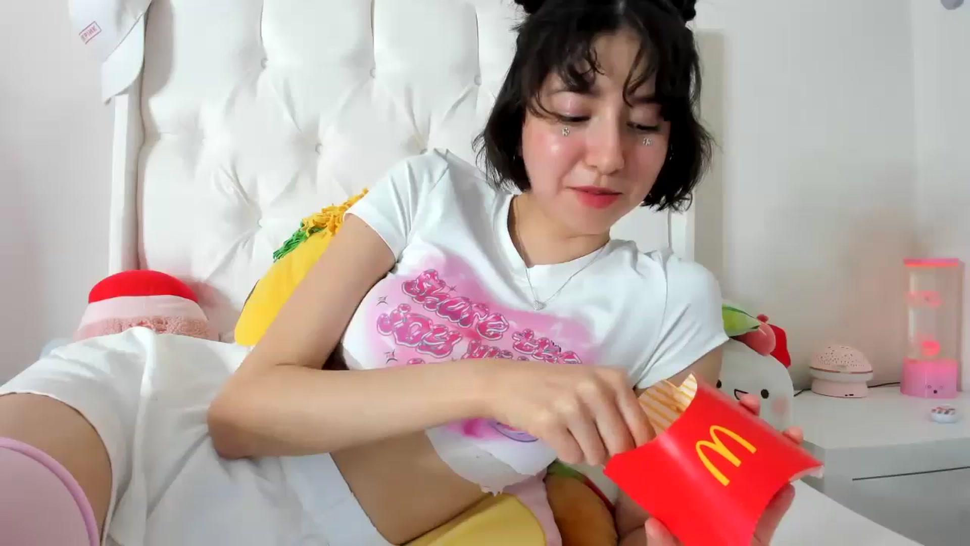 Gallery image thumbnail from Cherrycute666's myfreecams stream on, 09/16/2023, 05:31 image 7 of 20