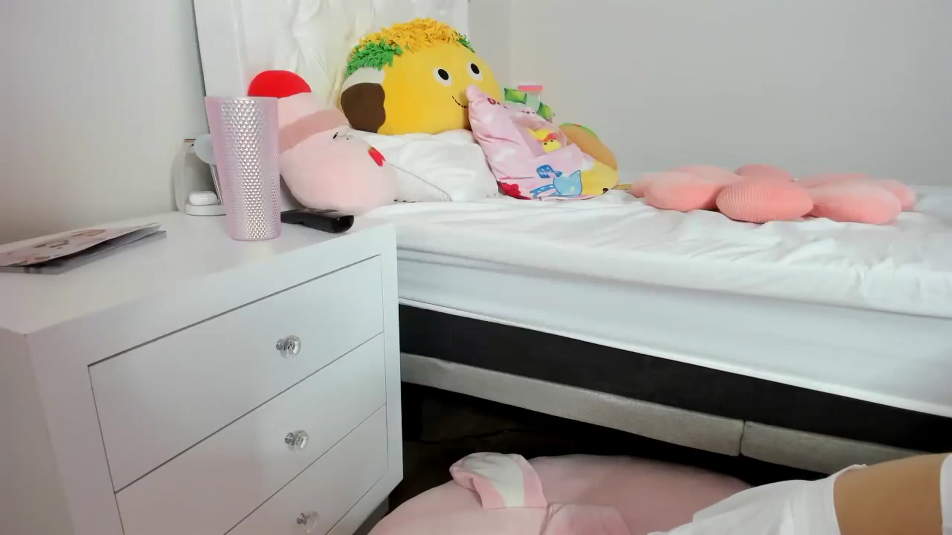 Gallery image thumbnail from Cherrycute666's myfreecams stream on, 09/16/2023, 05:31 image 18 of 20