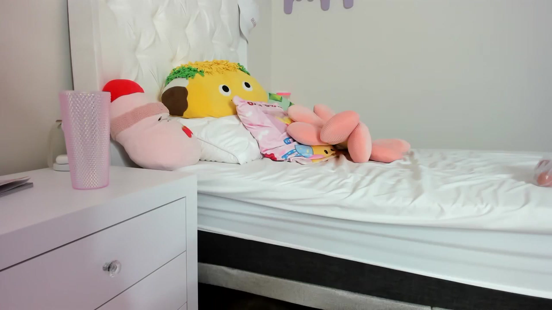 Gallery image thumbnail from Cherrycute666's myfreecams stream on, 09/16/2023, 07:44 image 5 of 20