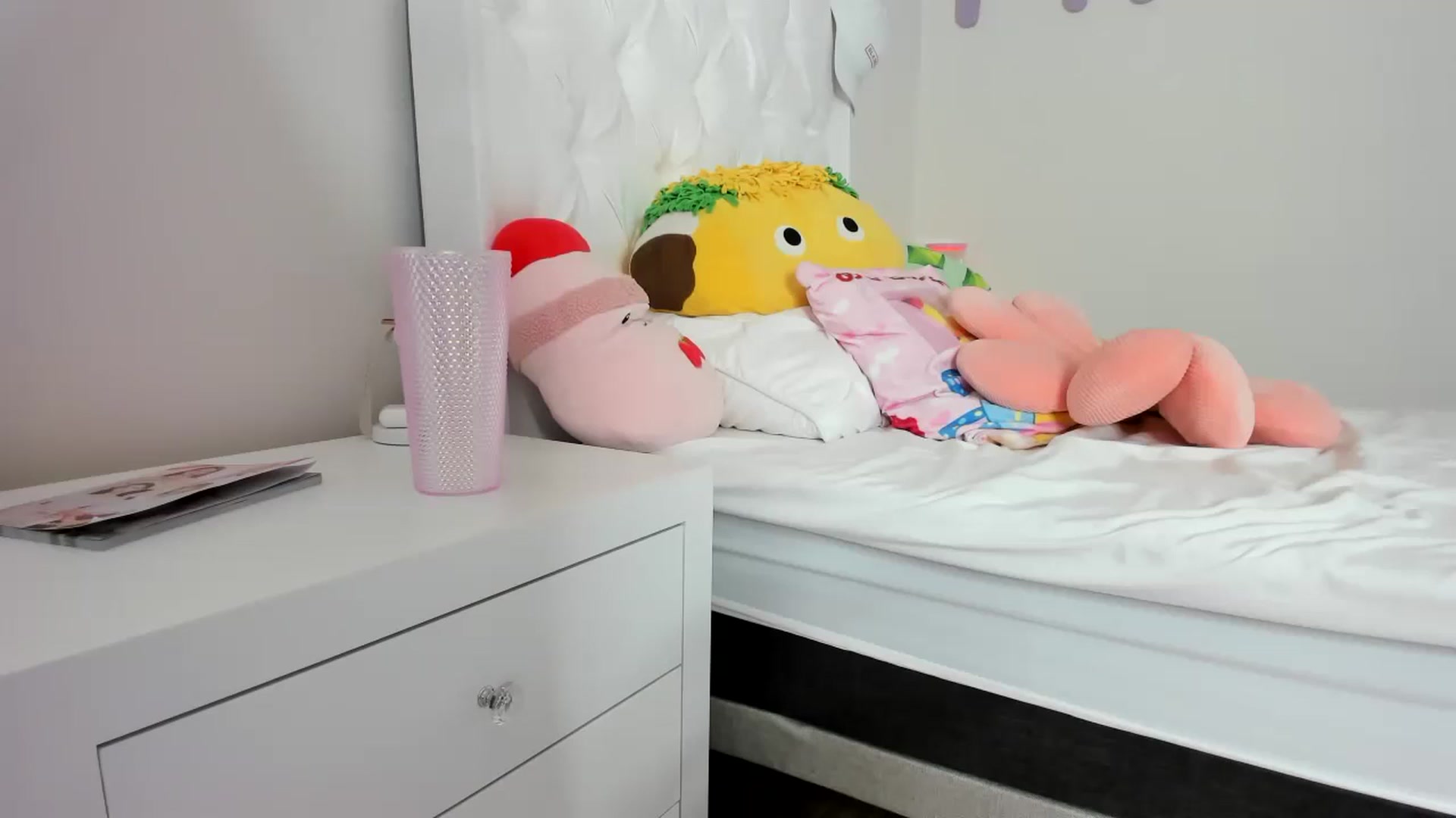 Gallery image thumbnail from Cherrycute666's myfreecams stream on, 09/16/2023, 07:44 image 9 of 20