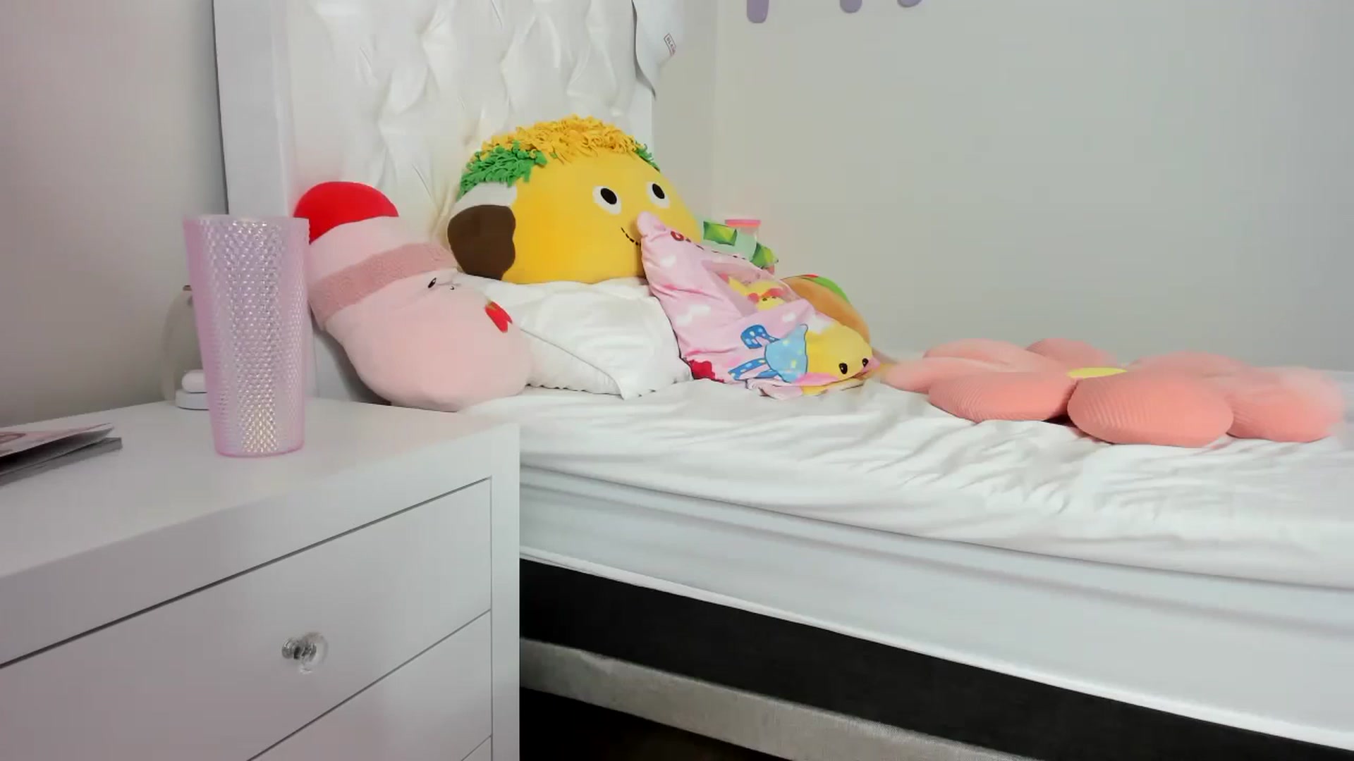 Gallery image thumbnail from Cherrycute666's myfreecams stream on, 09/16/2023, 07:44 image 3 of 20