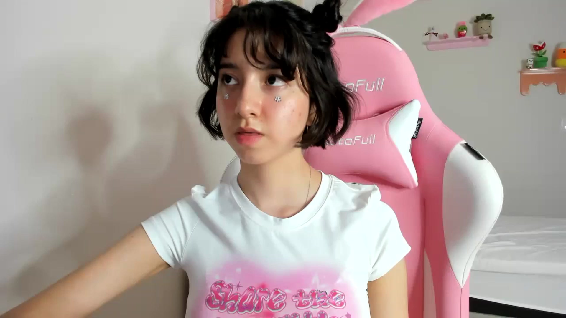 Gallery image thumbnail from Cherrycute666's myfreecams stream on, 09/16/2023, 07:44 image 12 of 20