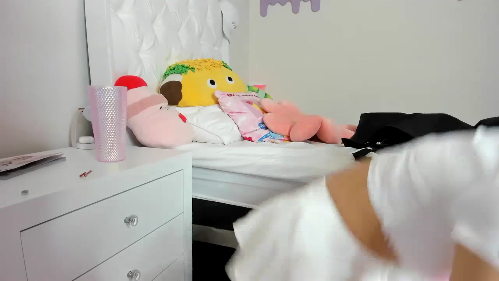Gallery image thumbnail from Cherrycute666's myfreecams stream on, 09/16/2023, 07:44 image 11 of 20