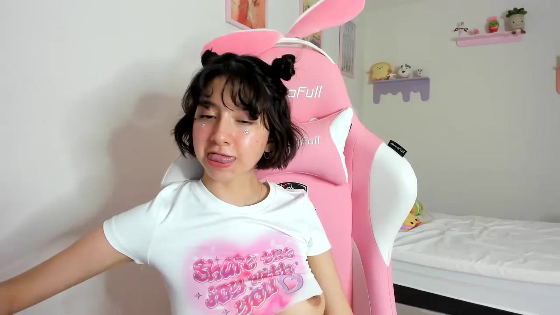 Gallery image thumbnail from Cherrycute666's myfreecams stream on, 09/16/2023, 08:14 image 7 of 20