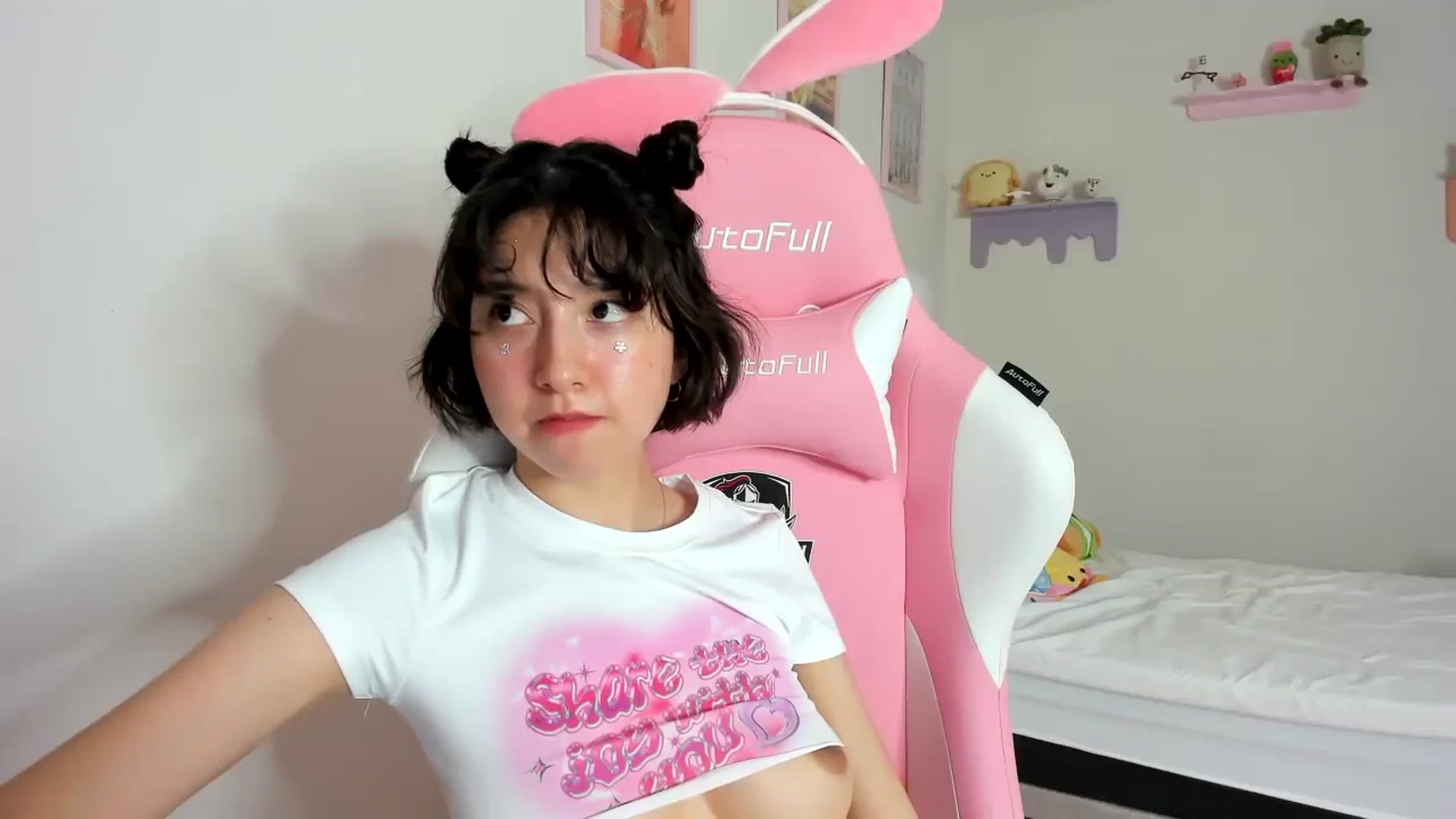 Gallery image thumbnail from Cherrycute666's myfreecams stream on, 09/16/2023, 08:14 image 8 of 20