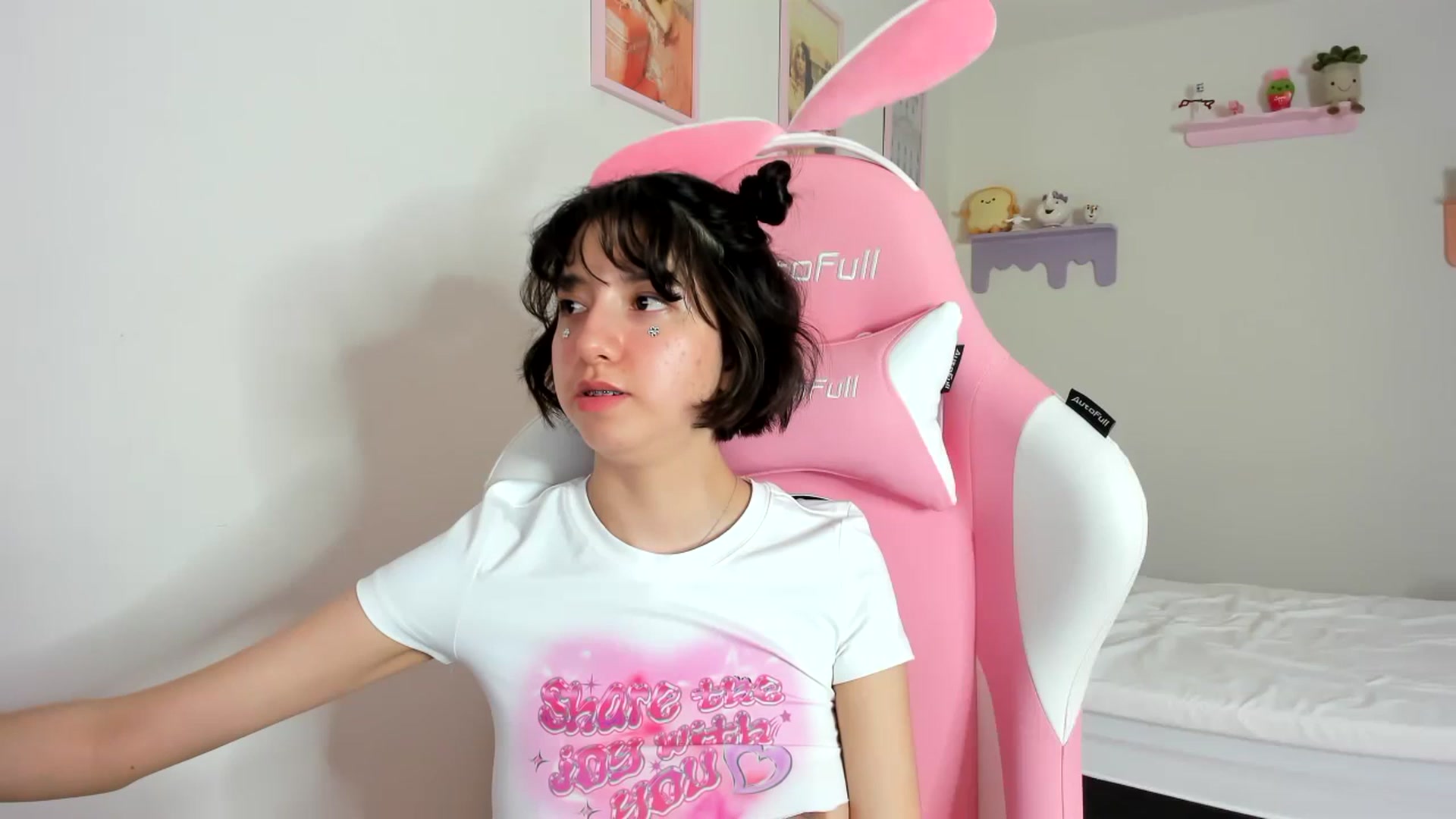 Gallery image thumbnail from Cherrycute666's myfreecams stream on, 09/16/2023, 08:14 image 5 of 20