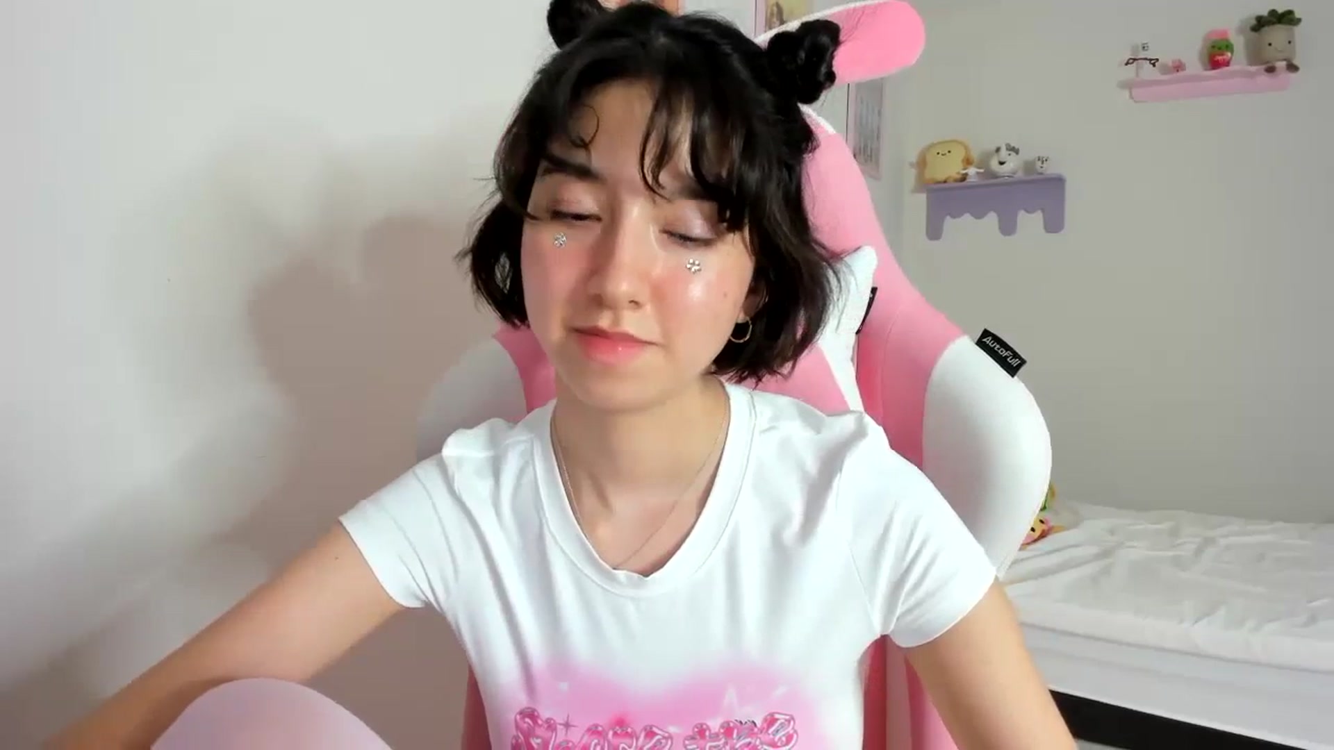 Gallery image thumbnail from Cherrycute666's myfreecams stream on, 09/16/2023, 09:53 image 16 of 20