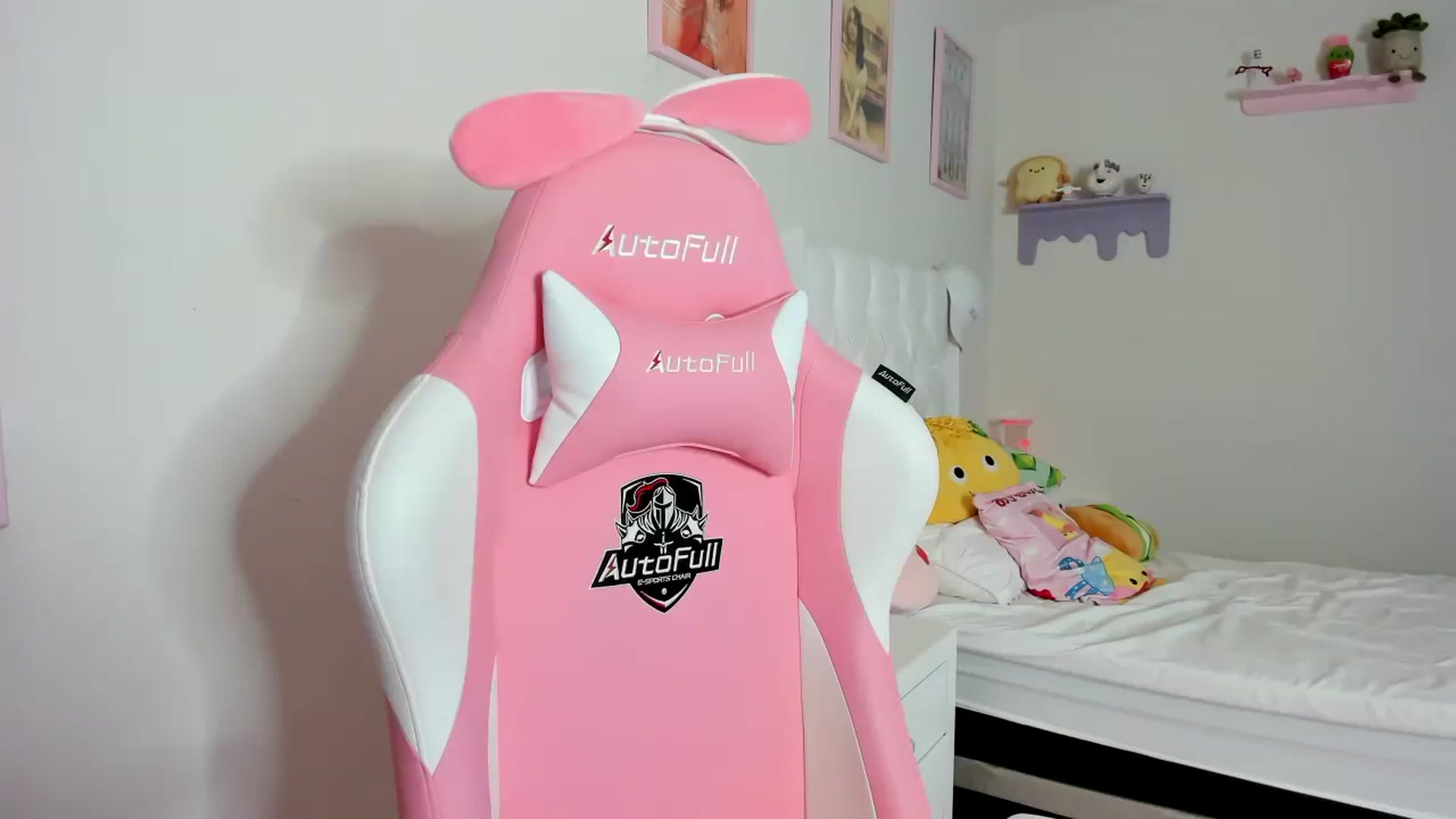 Gallery image thumbnail from Cherrycute666's myfreecams stream on, 09/16/2023, 09:53 image 17 of 20