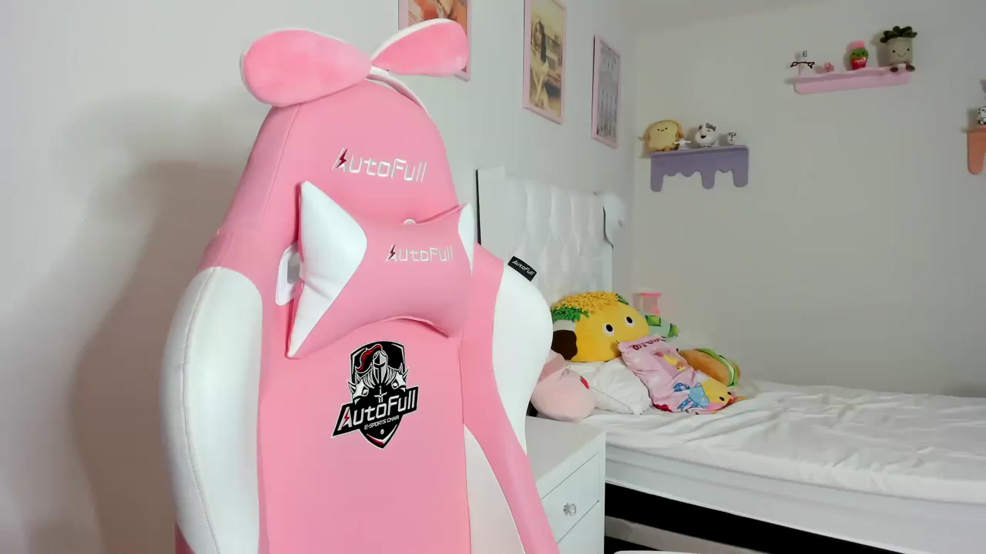 Gallery image thumbnail from Cherrycute666's myfreecams stream on, 09/16/2023, 09:53 image 3 of 20