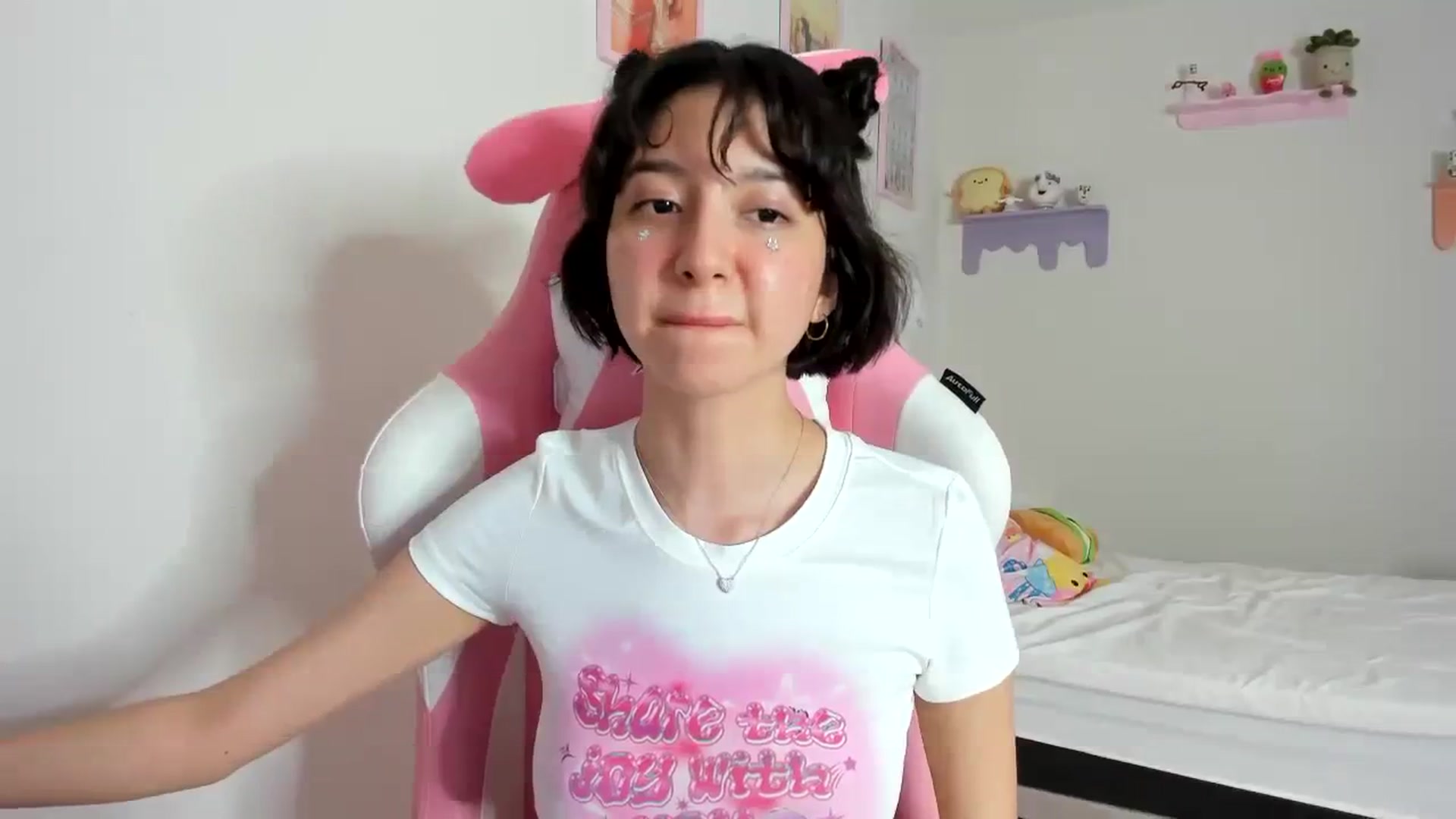 Gallery image thumbnail from Cherrycute666's myfreecams stream on, 09/16/2023, 09:53 image 6 of 20