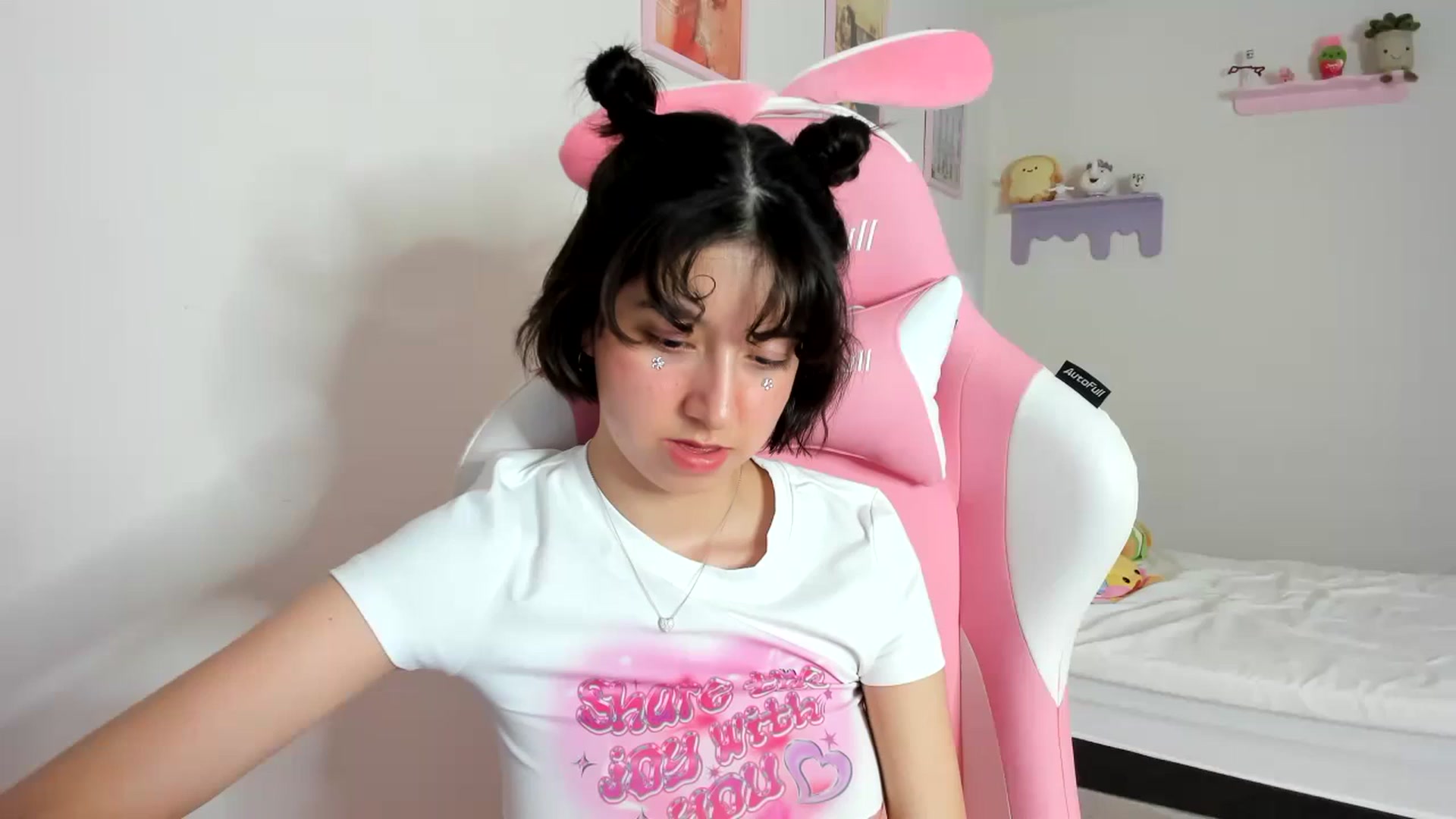 Gallery image thumbnail from Cherrycute666's myfreecams stream on, 09/16/2023, 09:53 image 13 of 20