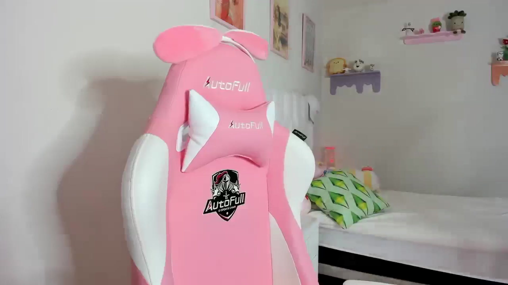 Gallery image thumbnail from Cherrycute666's myfreecams stream on, 09/17/2023, 01:00 image 10 of 20