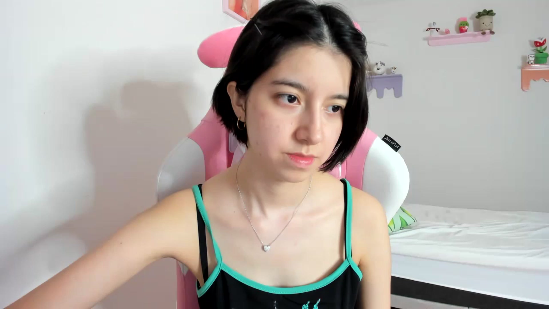 Gallery image thumbnail from Cherrycute666's myfreecams stream on, 09/17/2023, 01:00 image 1 of 20