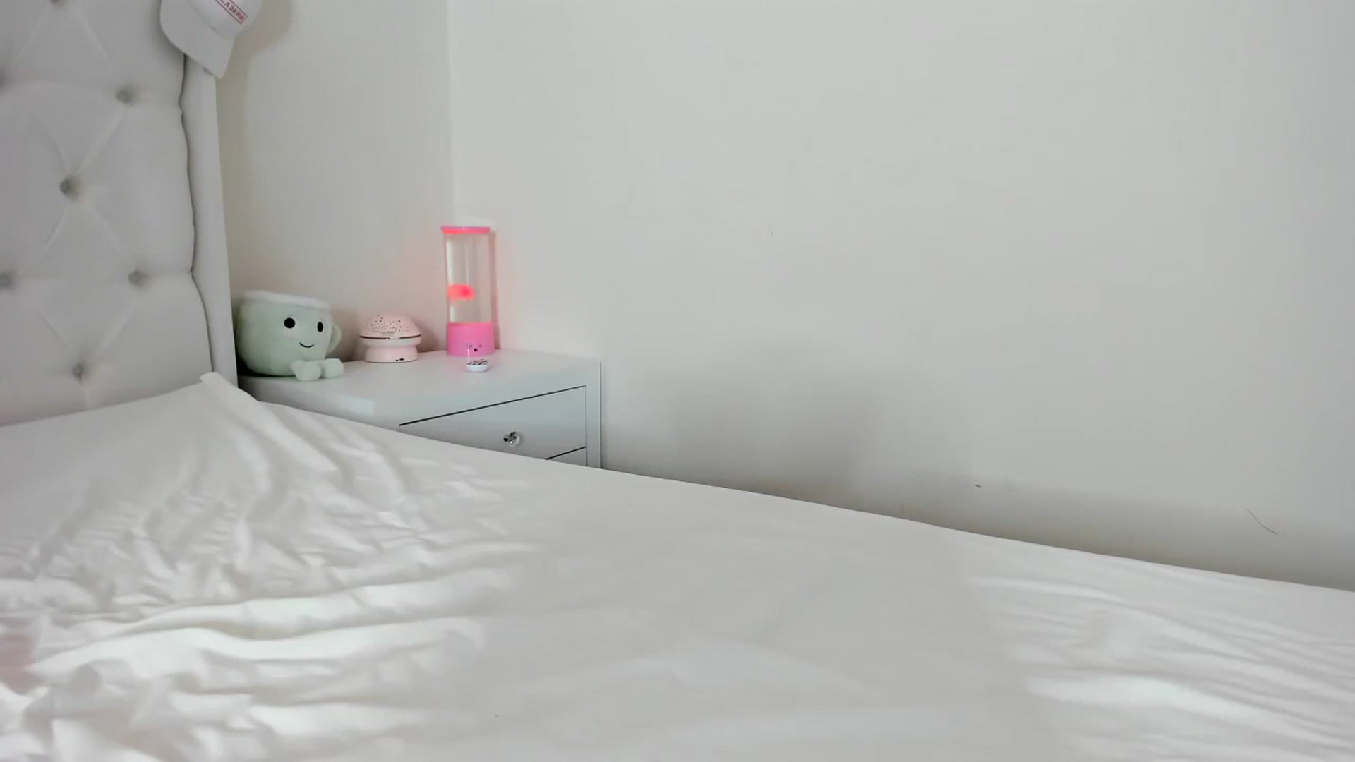Gallery image thumbnail from Cherrycute666's myfreecams stream on, 09/17/2023, 06:54 image 12 of 20