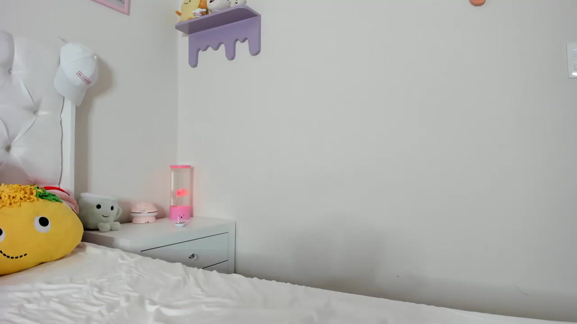 Gallery image thumbnail from Cherrycute666's myfreecams stream on, 09/17/2023, 08:42 image 1 of 20