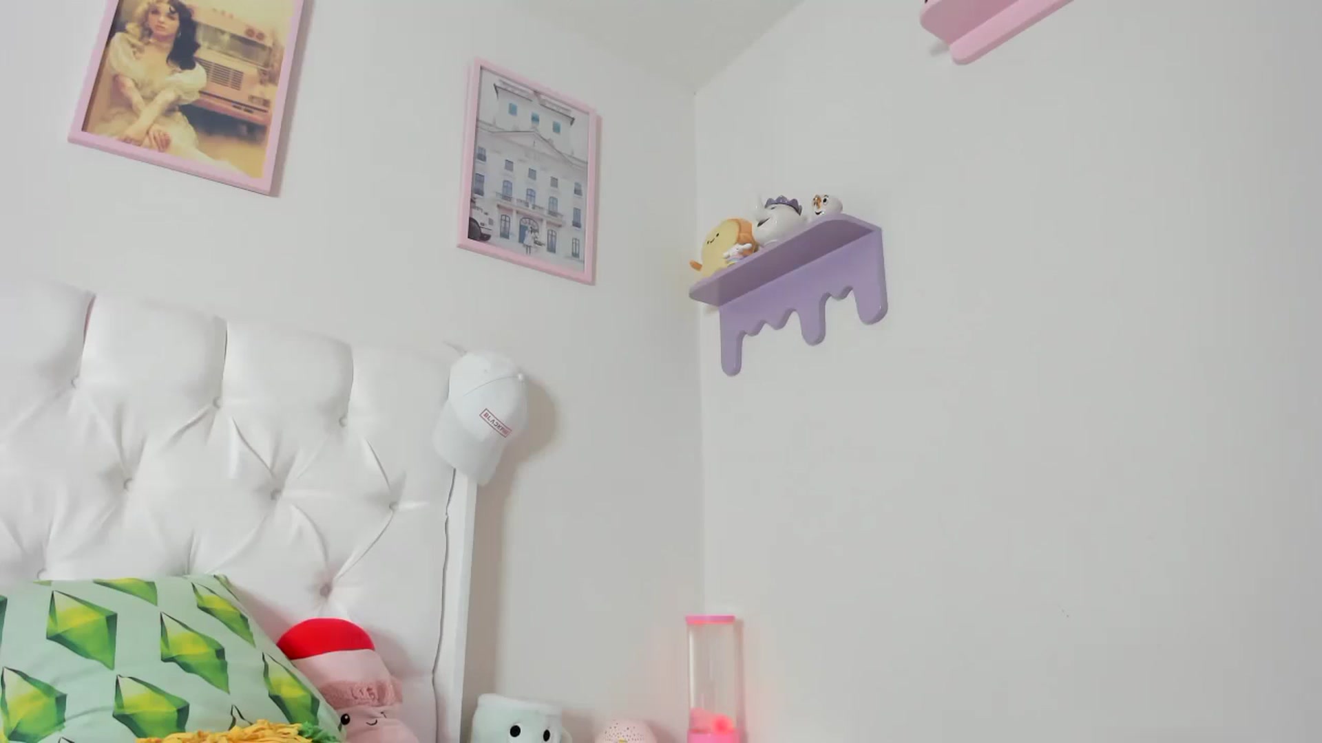 Gallery image thumbnail from Cherrycute666's myfreecams stream on, 09/18/2023, 03:33 image 7 of 20