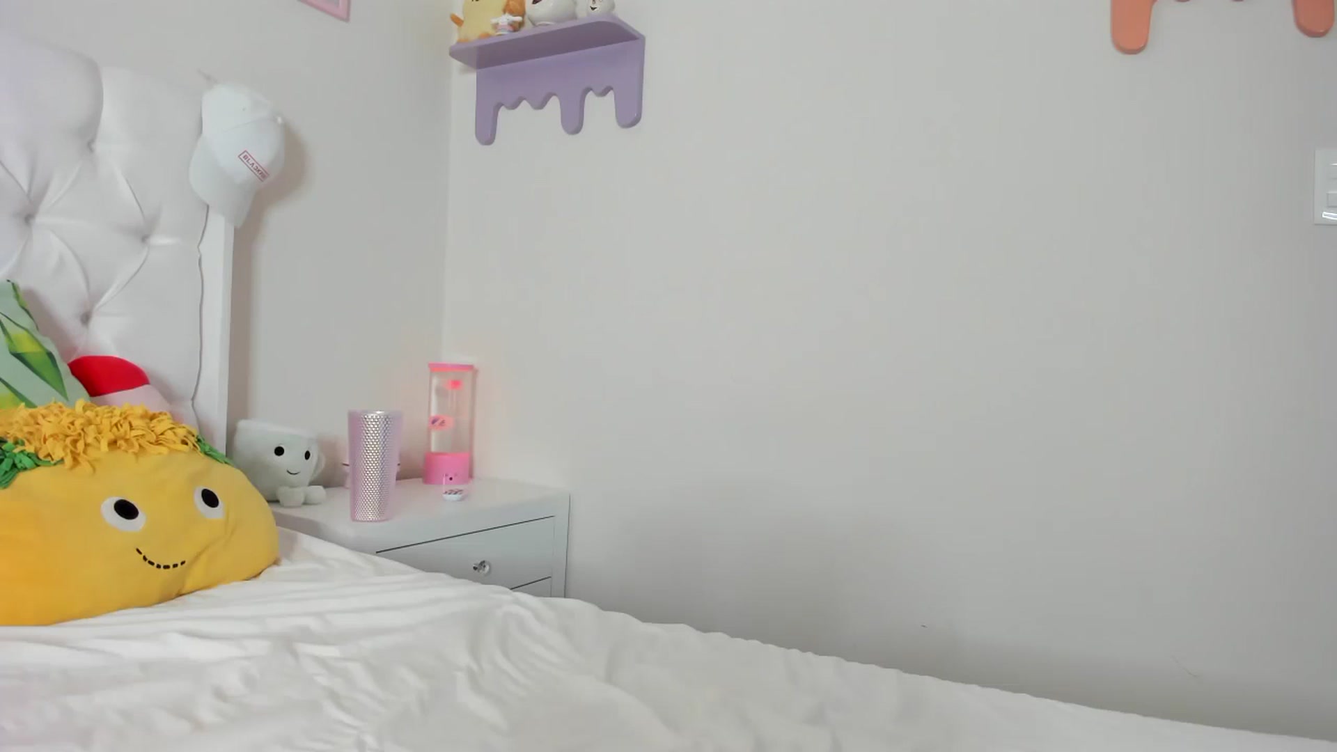 Gallery image thumbnail from Cherrycute666's myfreecams stream on, 09/18/2023, 05:20 image 9 of 20