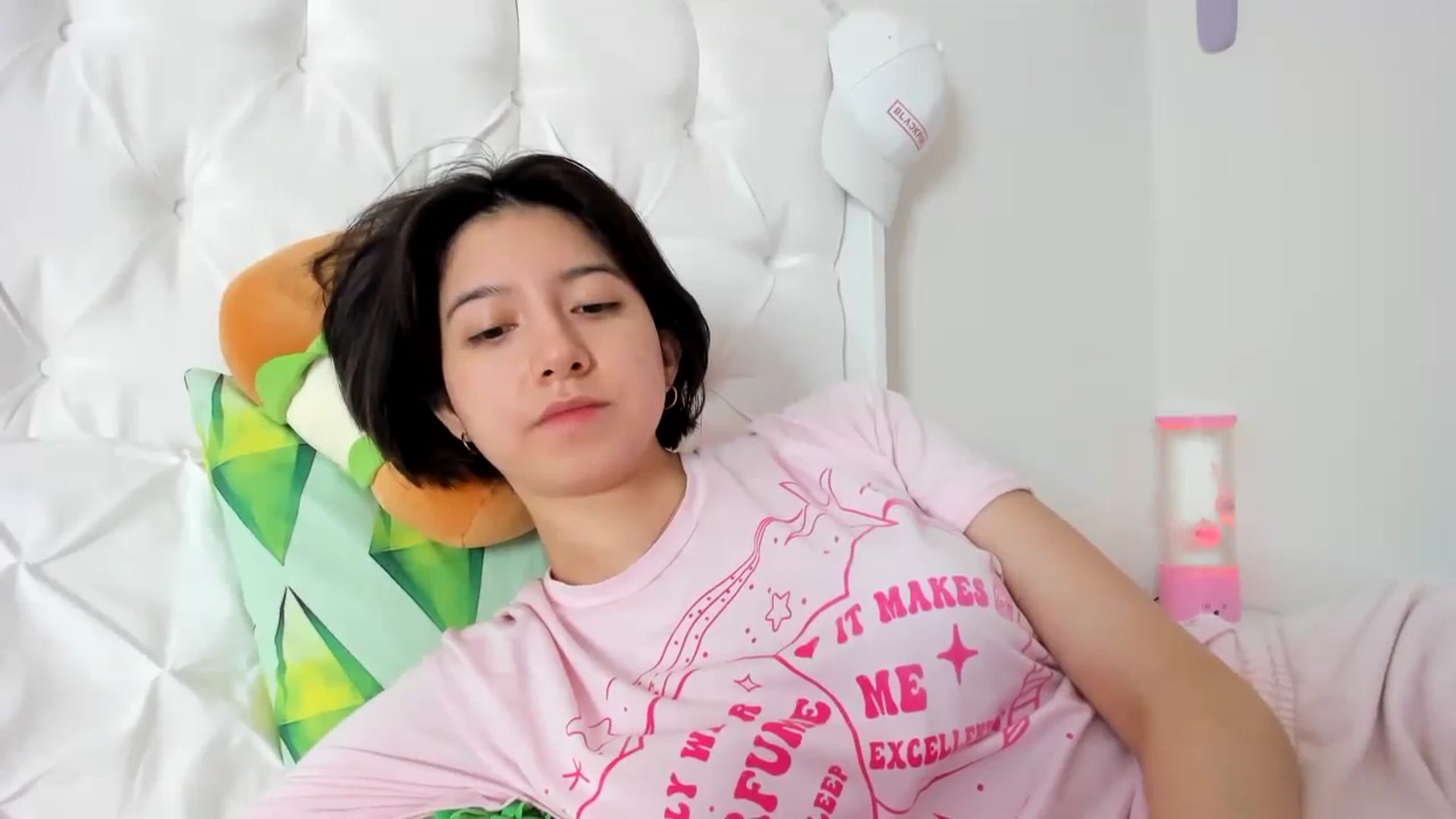 Gallery image thumbnail from Cherrycute666's myfreecams stream on, 09/18/2023, 22:24 image 16 of 20