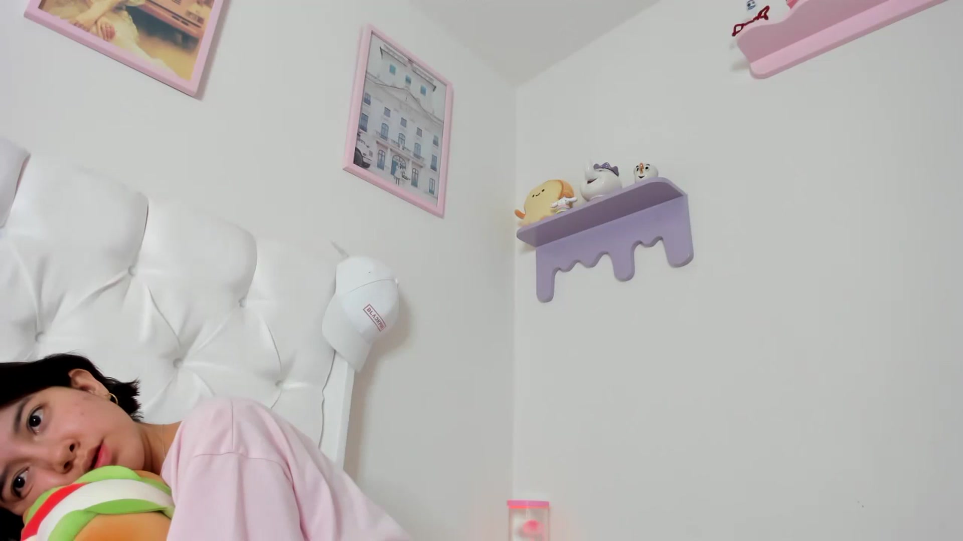 Gallery image thumbnail from Cherrycute666's myfreecams stream on, 09/18/2023, 22:24 image 9 of 20