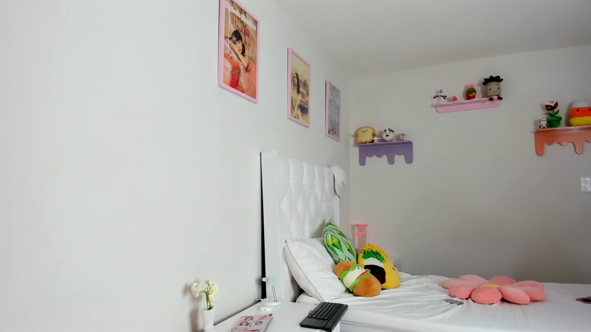 Gallery image thumbnail from Cherrycute666's myfreecams stream on, 09/18/2023, 22:37 image 19 of 20