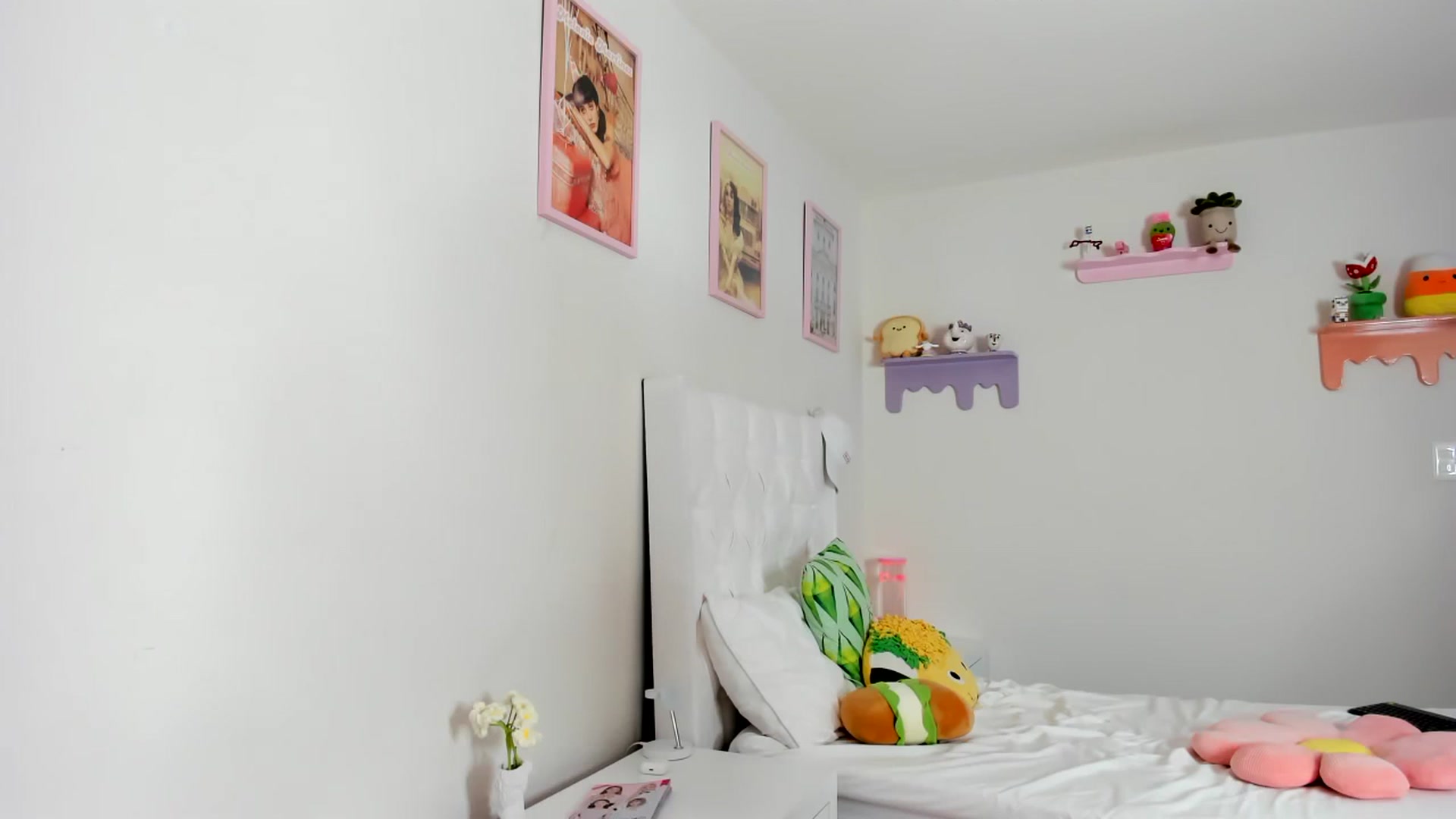 Gallery image thumbnail from Cherrycute666's myfreecams stream on, 09/19/2023, 24:01 image 1 of 20