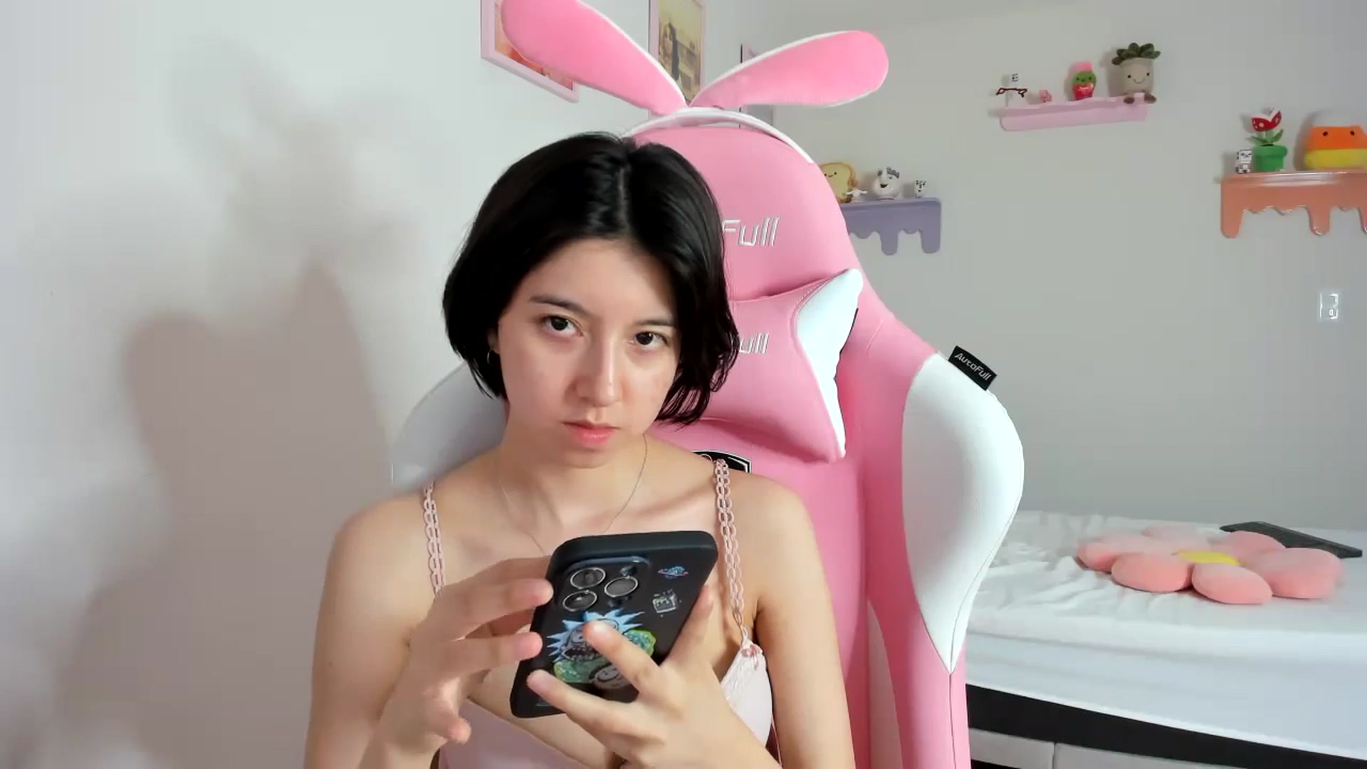 Gallery image thumbnail from Cherrycute666's myfreecams stream on, 09/19/2023, 24:01 image 14 of 20