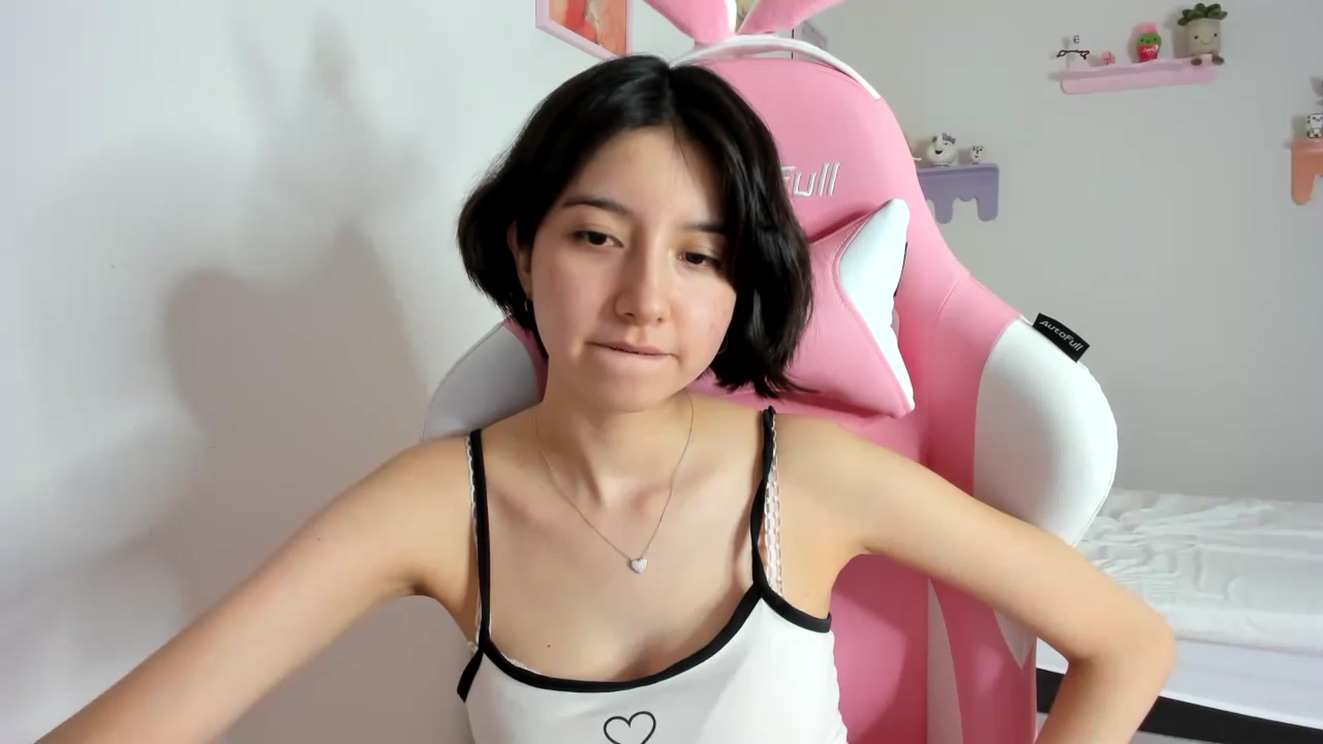 Gallery image thumbnail from Cherrycute666's myfreecams stream on, 09/19/2023, 06:46 image 17 of 20