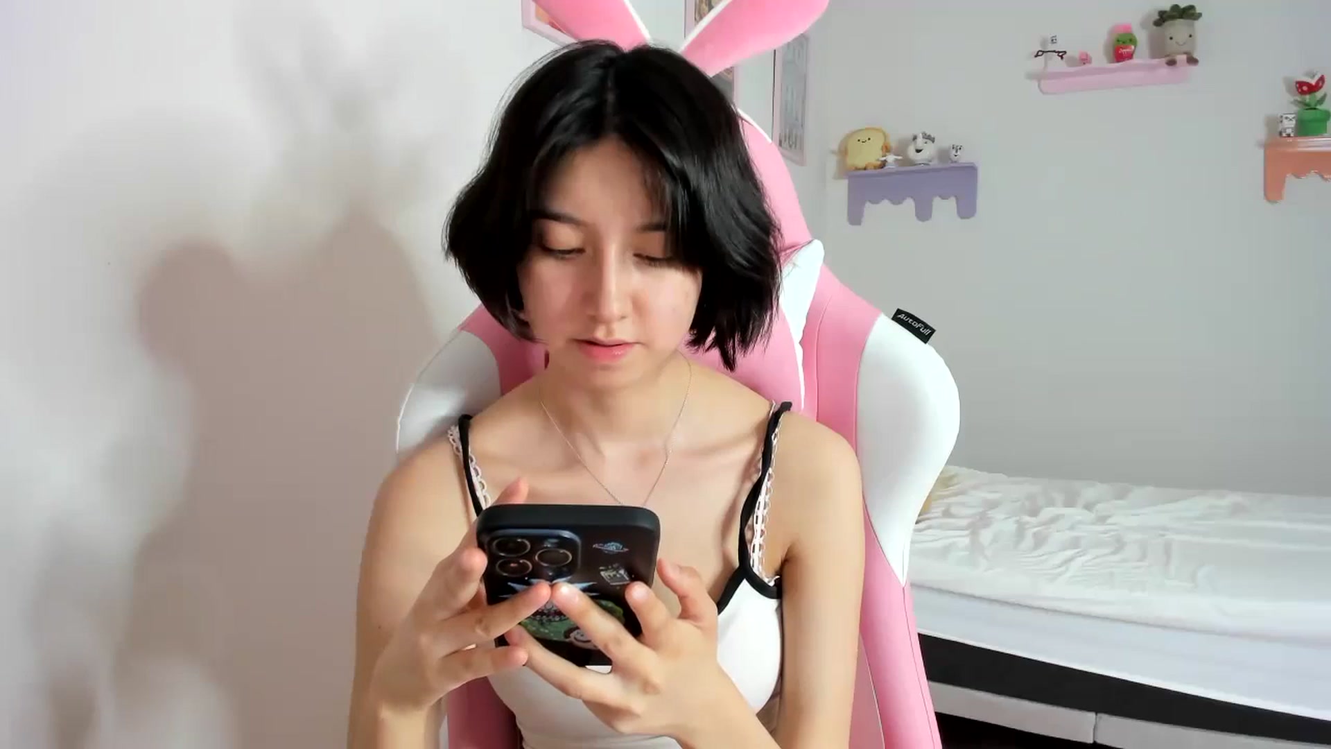 Gallery image thumbnail from Cherrycute666's myfreecams stream on, 09/19/2023, 06:46 image 10 of 20
