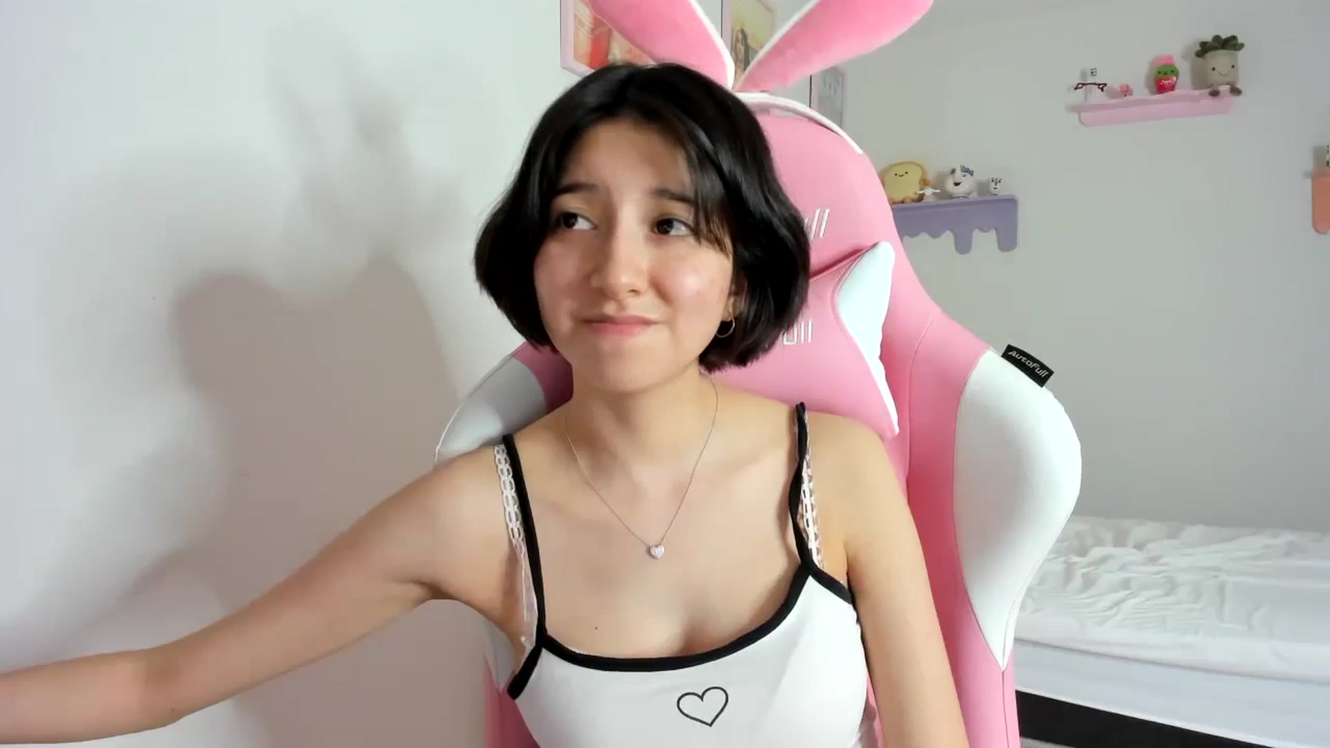Gallery image thumbnail from Cherrycute666's myfreecams stream on, 09/19/2023, 06:46 image 18 of 20
