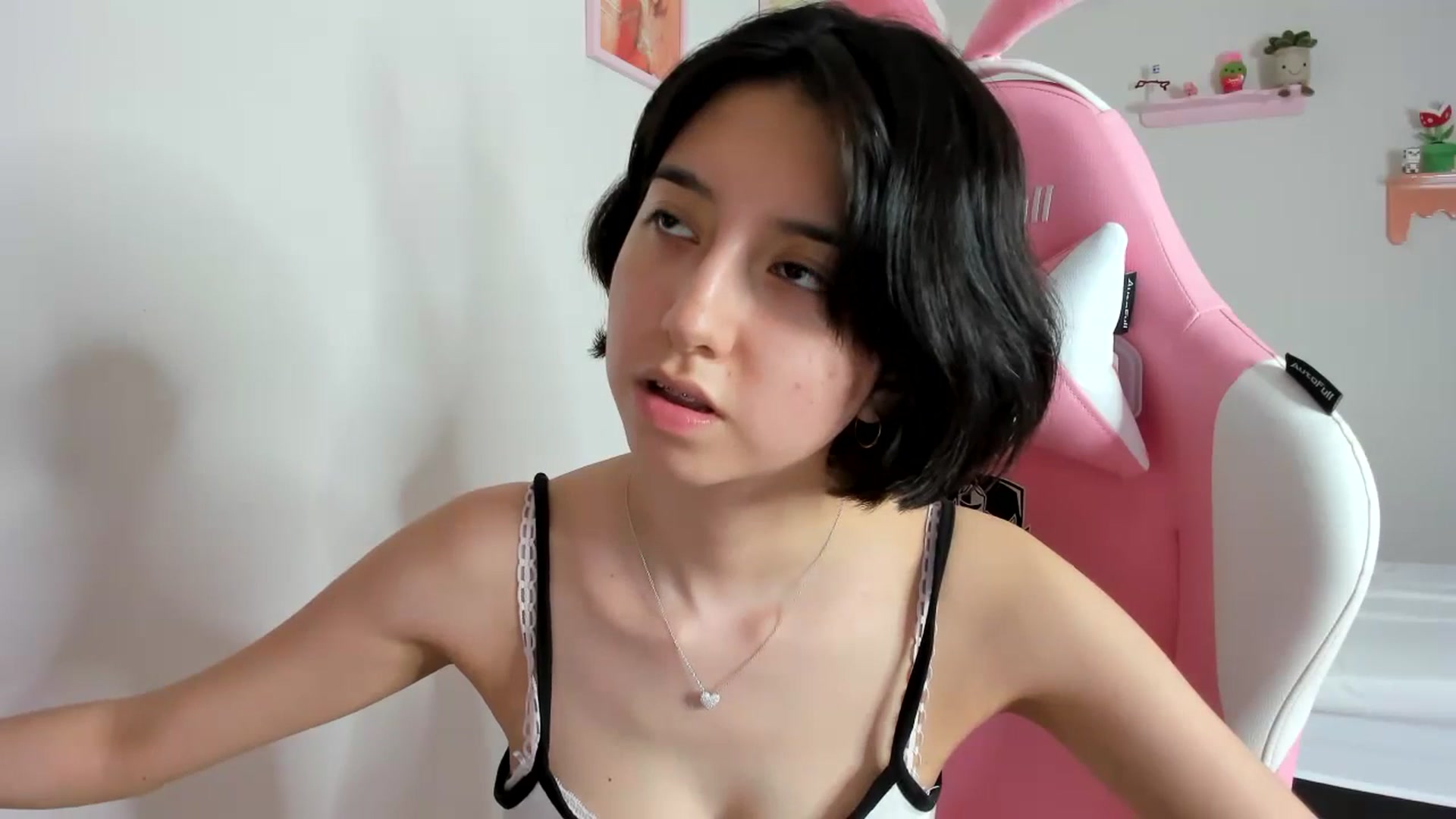 Gallery image thumbnail from Cherrycute666's myfreecams stream on, 09/19/2023, 07:06 image 3 of 20