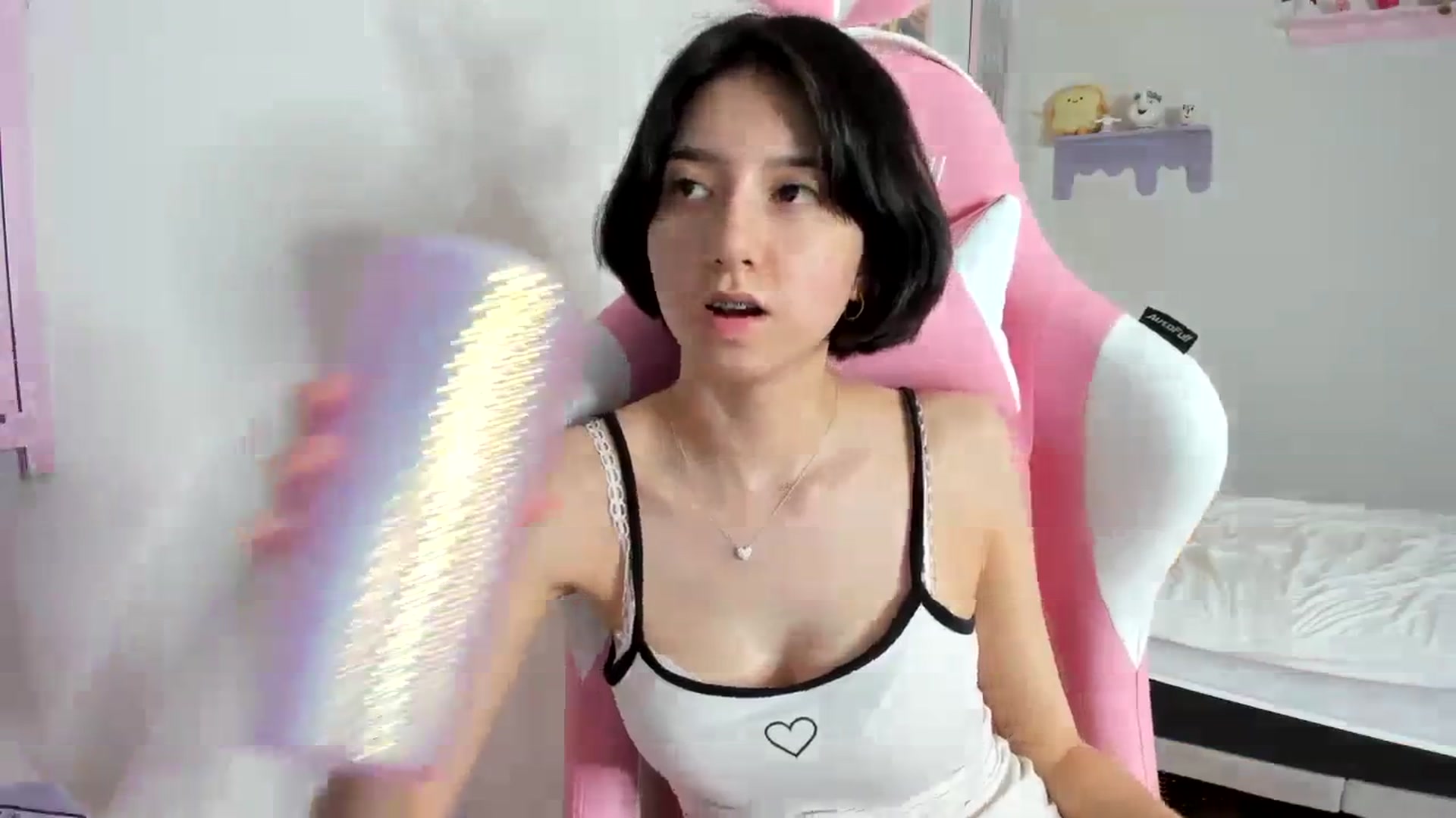 Gallery image thumbnail from Cherrycute666's myfreecams stream on, 09/19/2023, 07:06 image 13 of 20