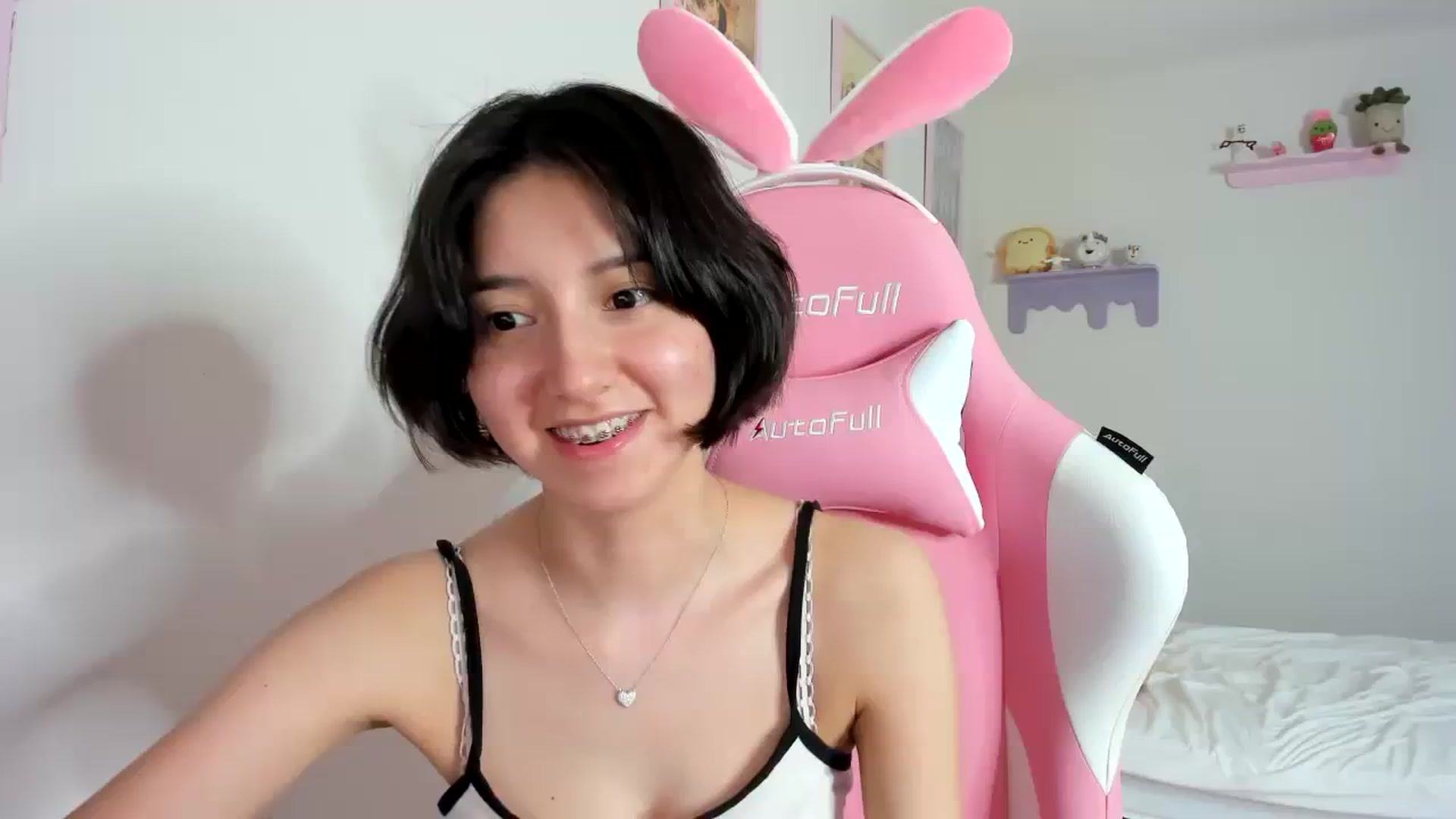 Gallery image thumbnail from Cherrycute666's myfreecams stream on, 09/19/2023, 07:06 image 15 of 20