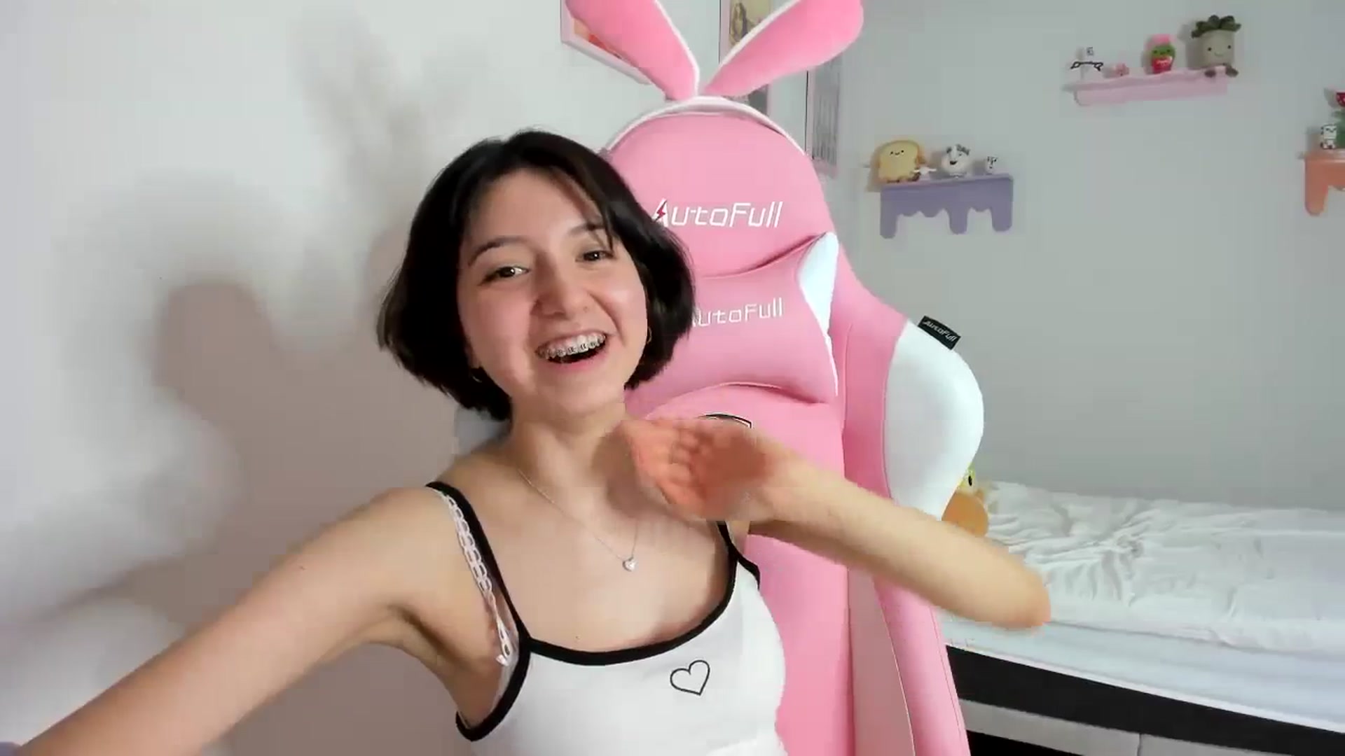 Gallery image thumbnail from Cherrycute666's myfreecams stream on, 09/19/2023, 07:06 image 7 of 20